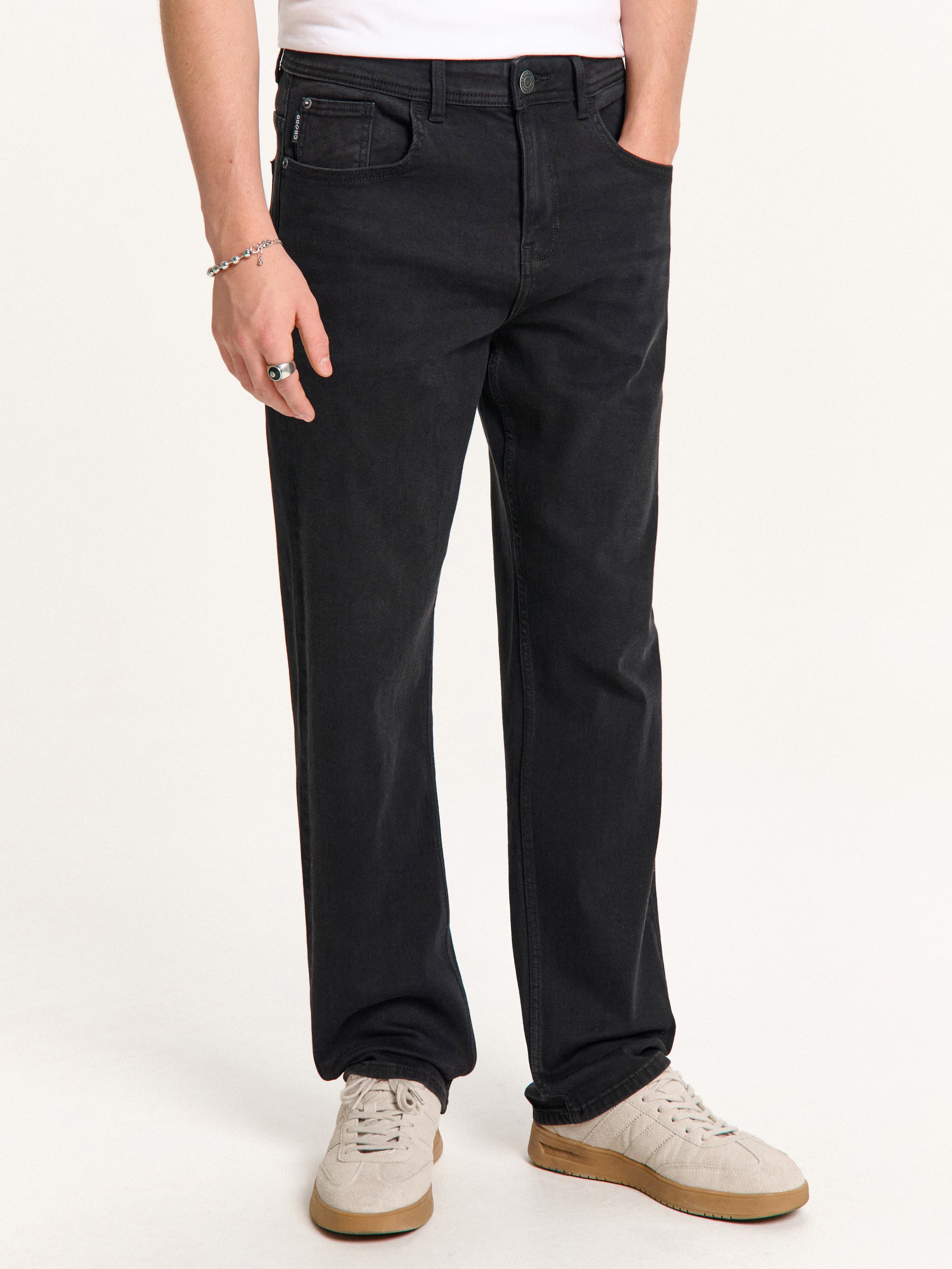 Czarne jeansy comfort z efektem sprania