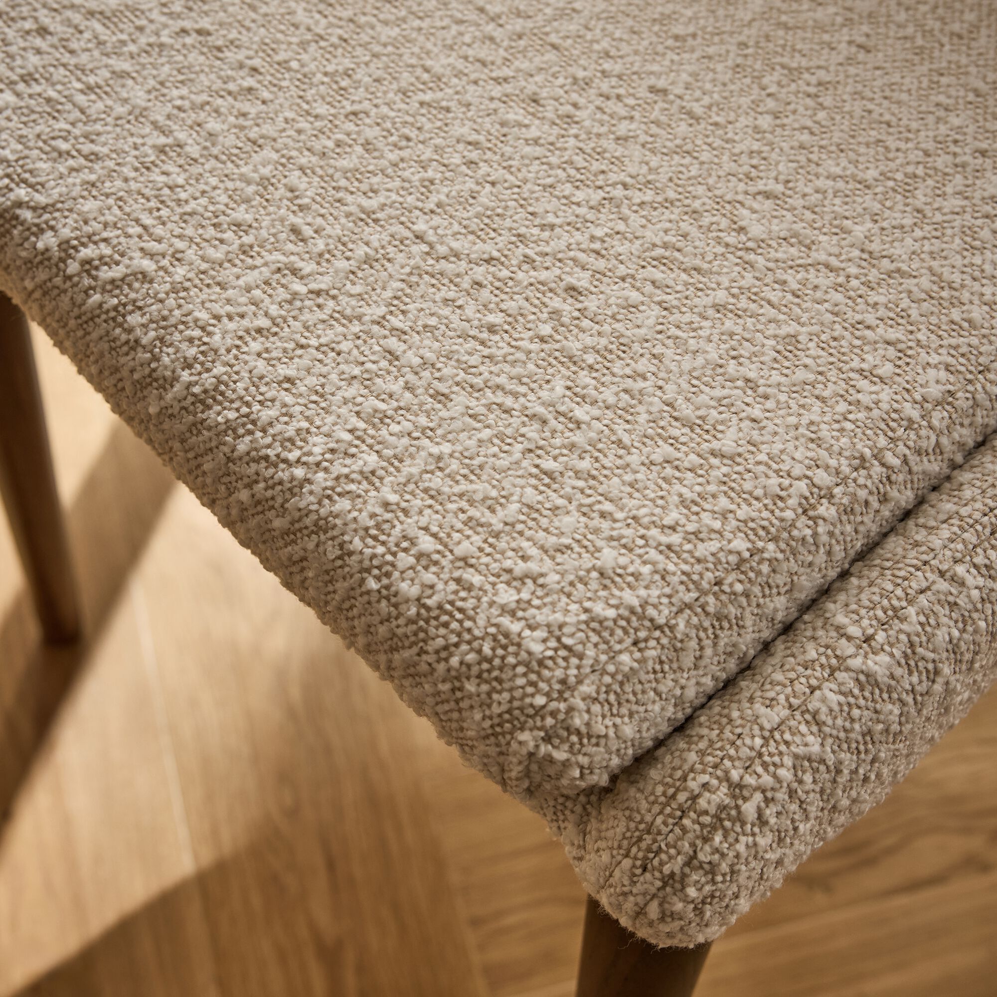 ABBY - Chaise de repas en tissu bouclette rasé - blanc écru