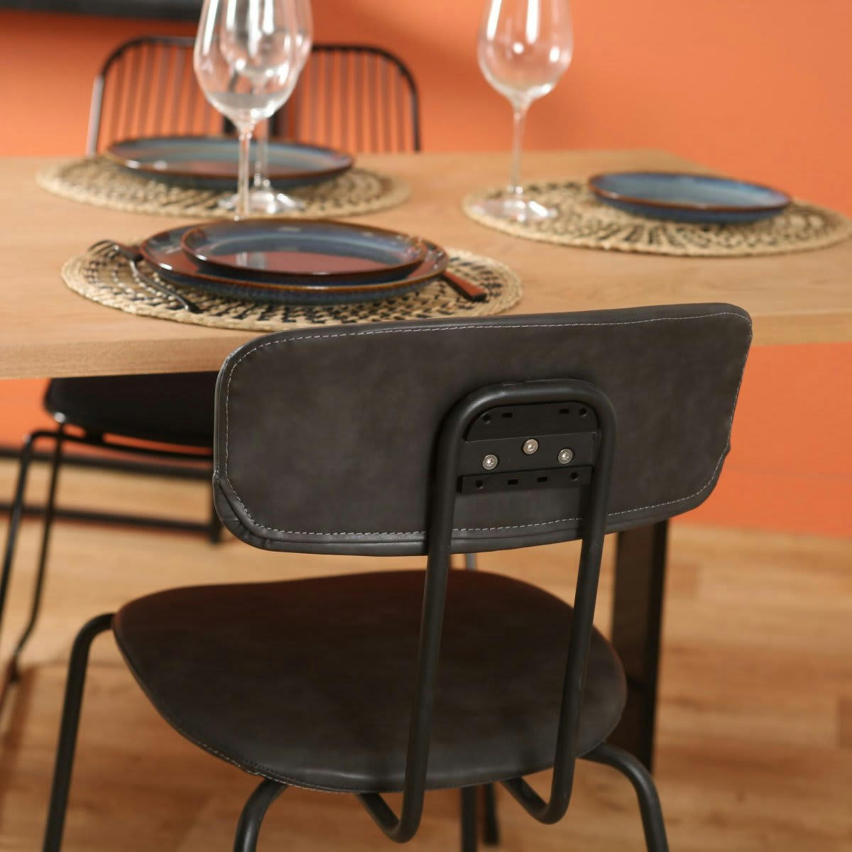 MILO - Chaise design industriel en simili gris