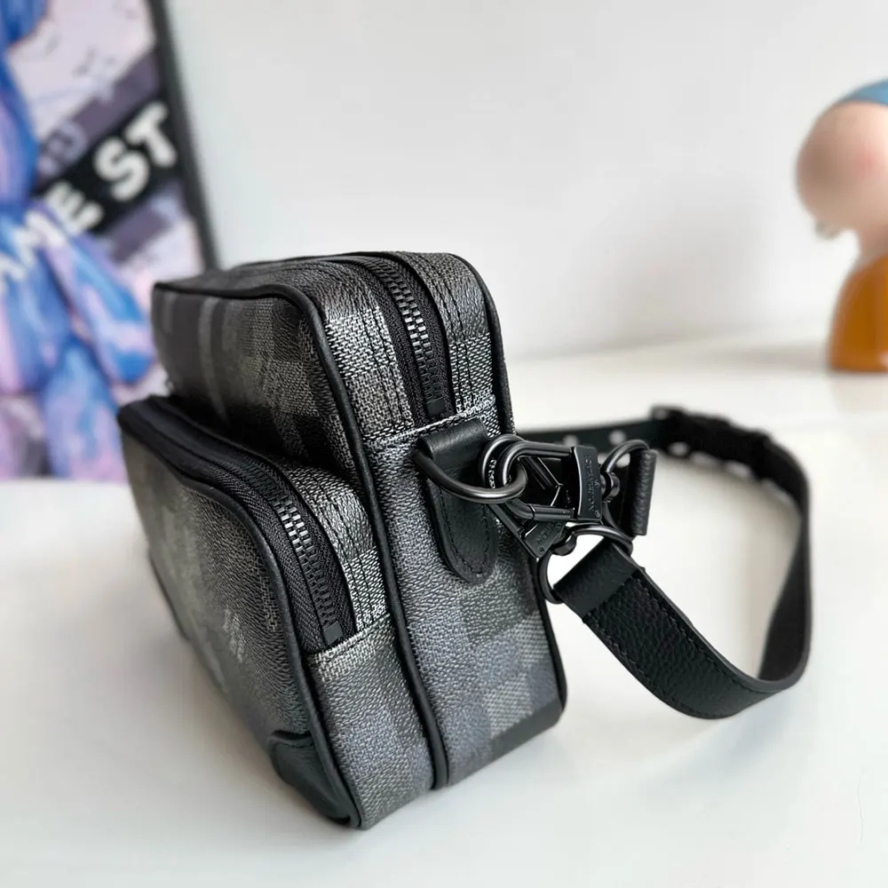 Louis Vuitton M14988 Nil Messenger