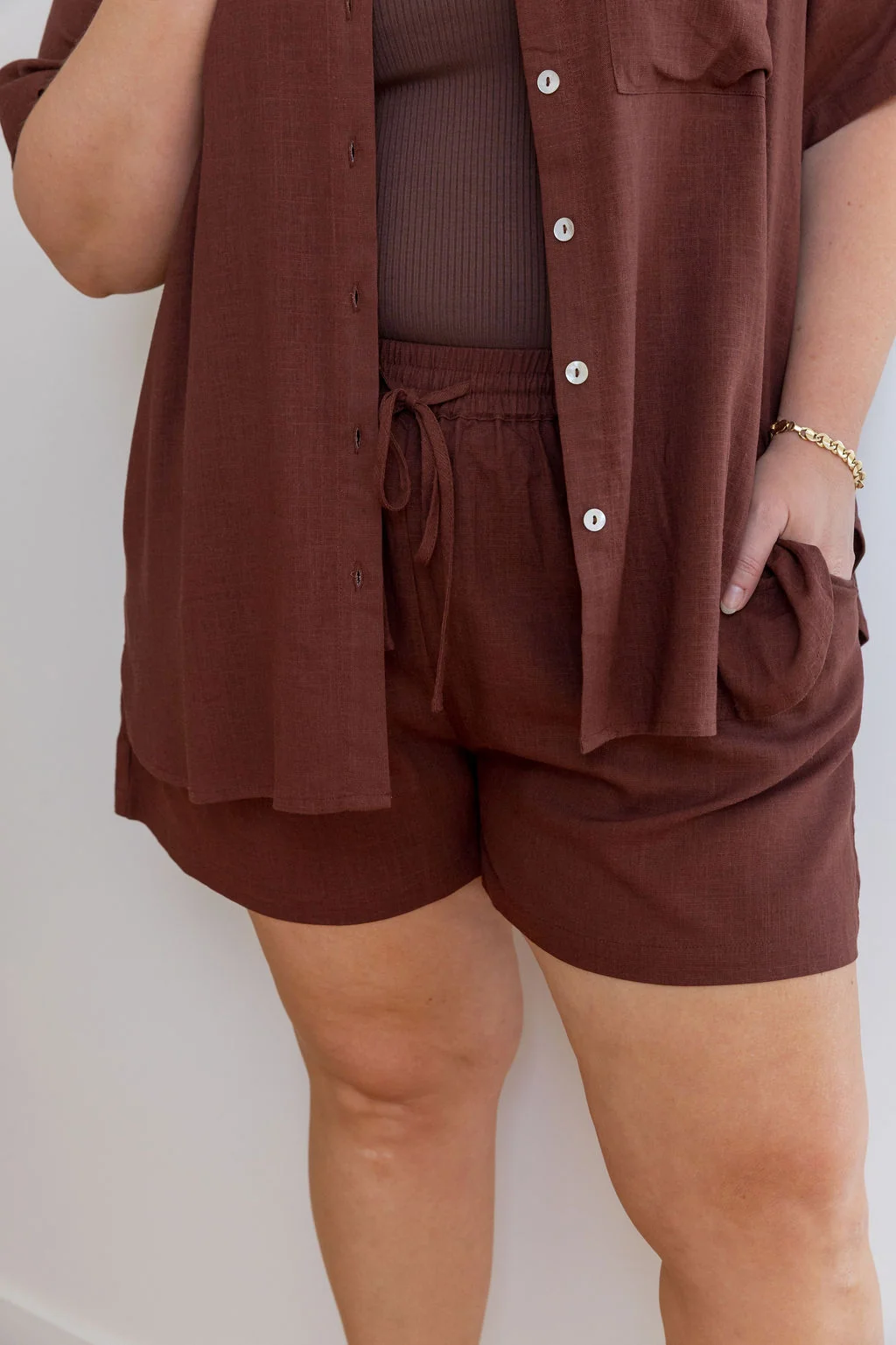 Harlow Linen Blend Shorts in Chocolate