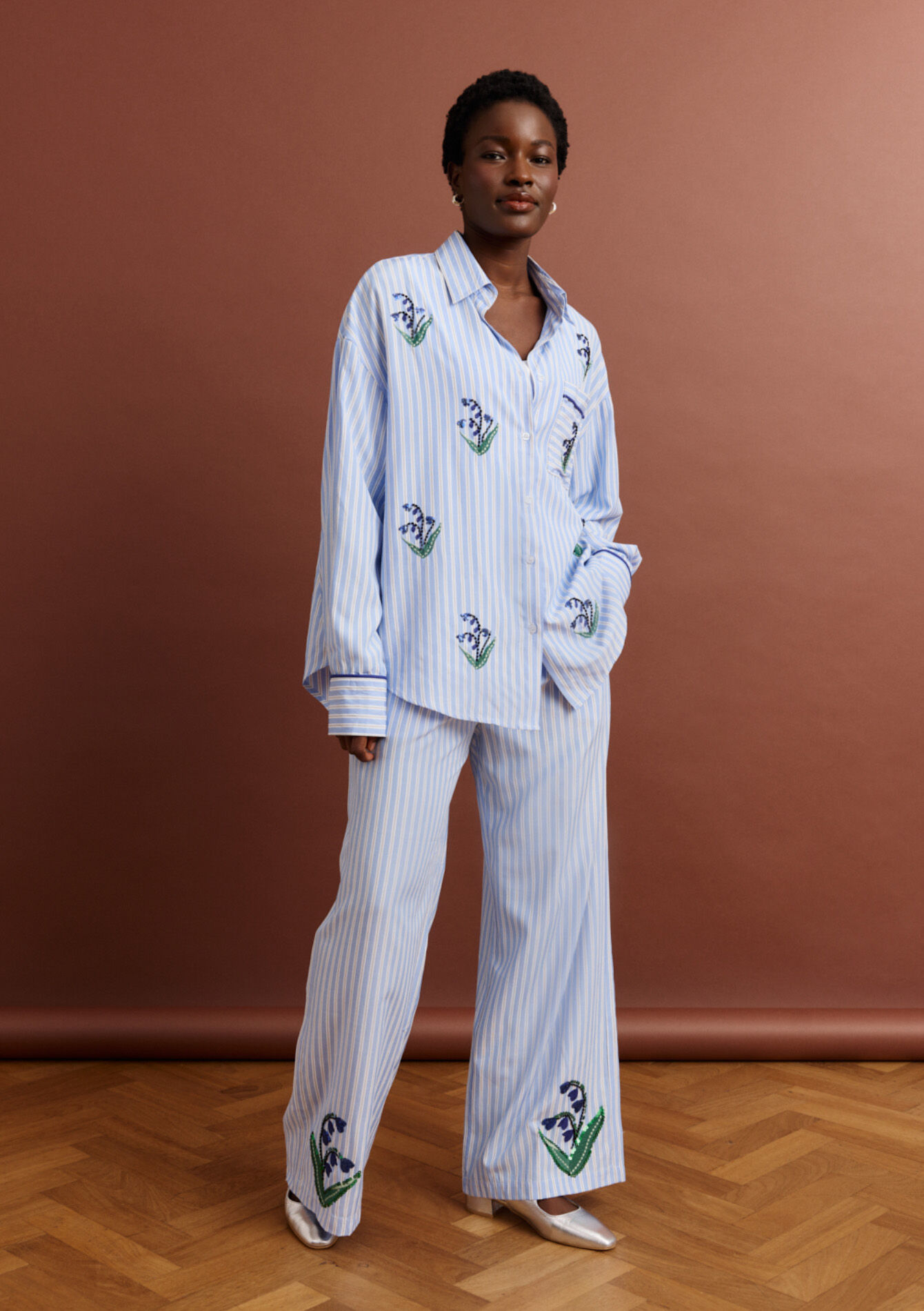 Wijde broek met borduursels