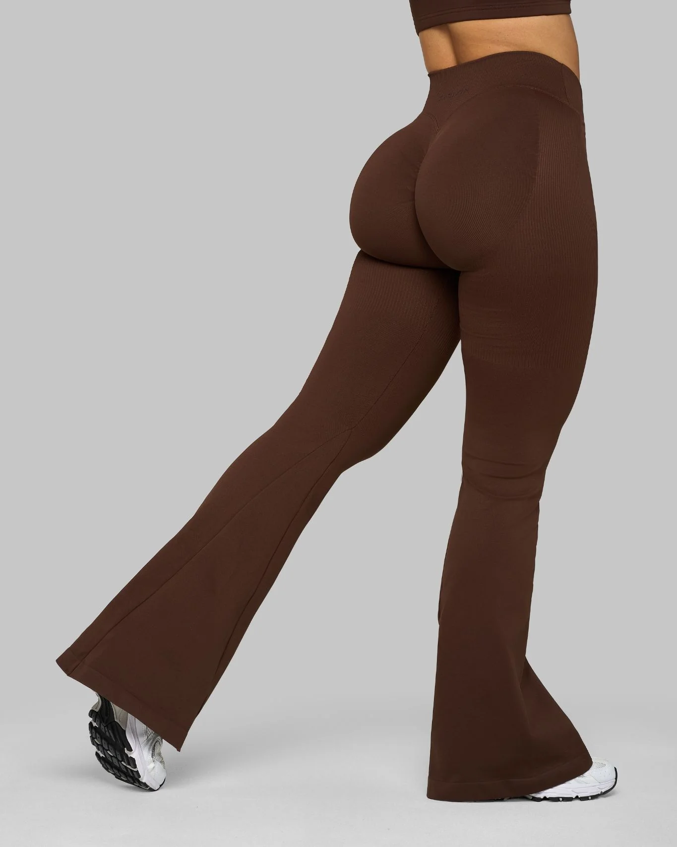 Elevate™ Sculpting Mid V-Waist Scrunch Flare | Bourbon Brown