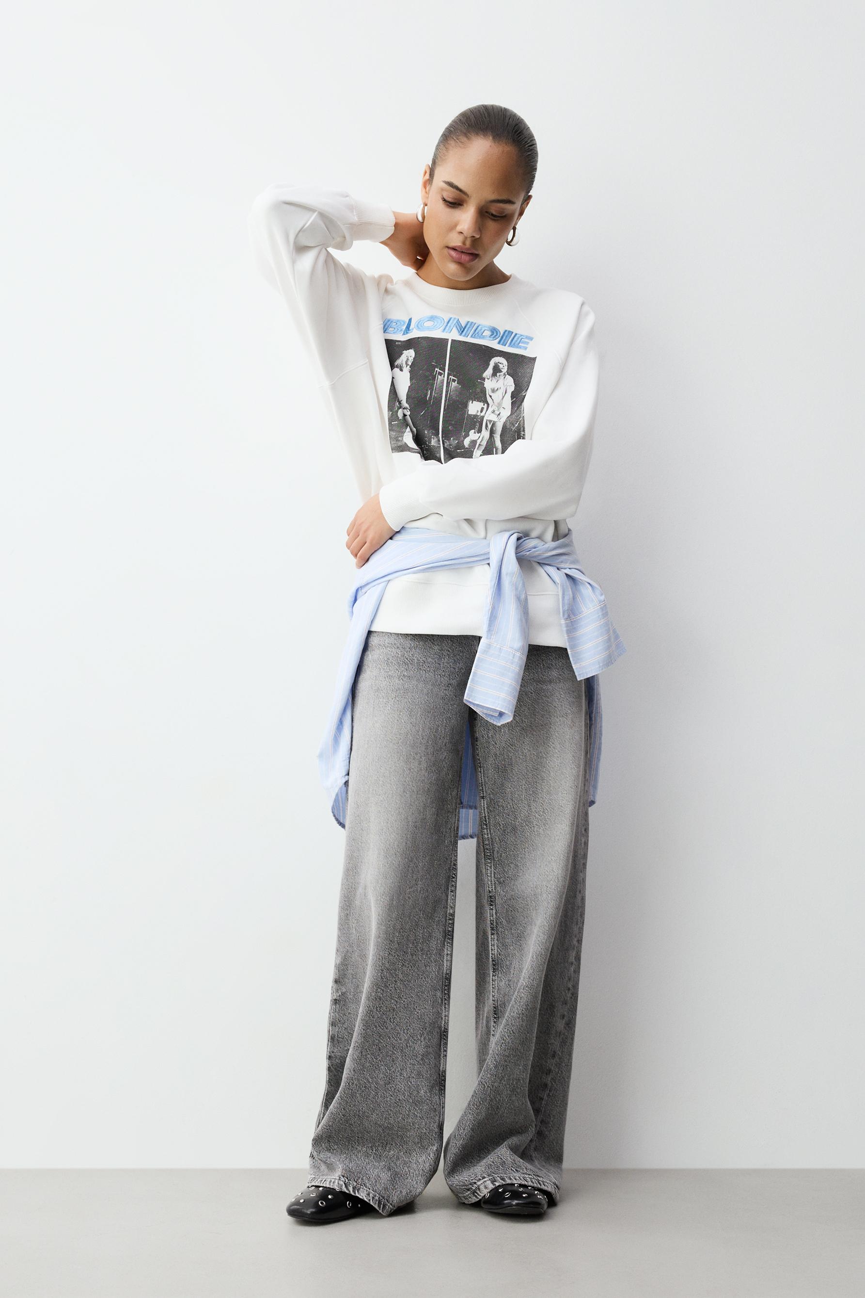 Sudadera Blondie © 2025 Bend Oil, LLC.