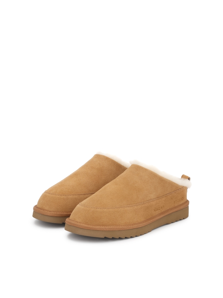 Light brown flip-flops with sheep's wool