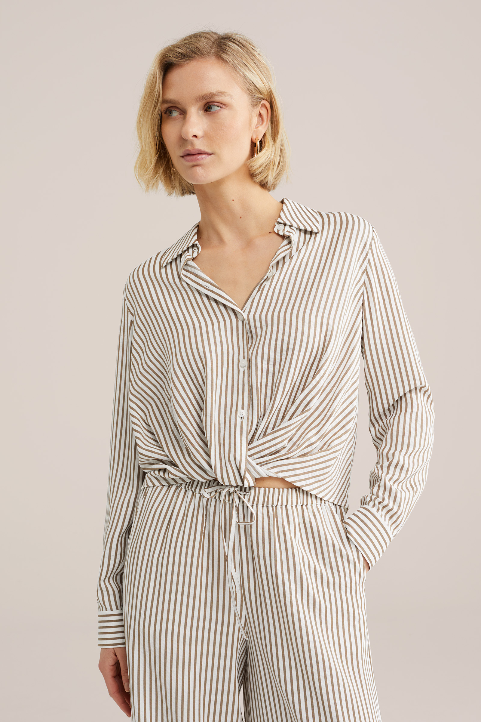 Dames seersucker blouse met knoopdetail