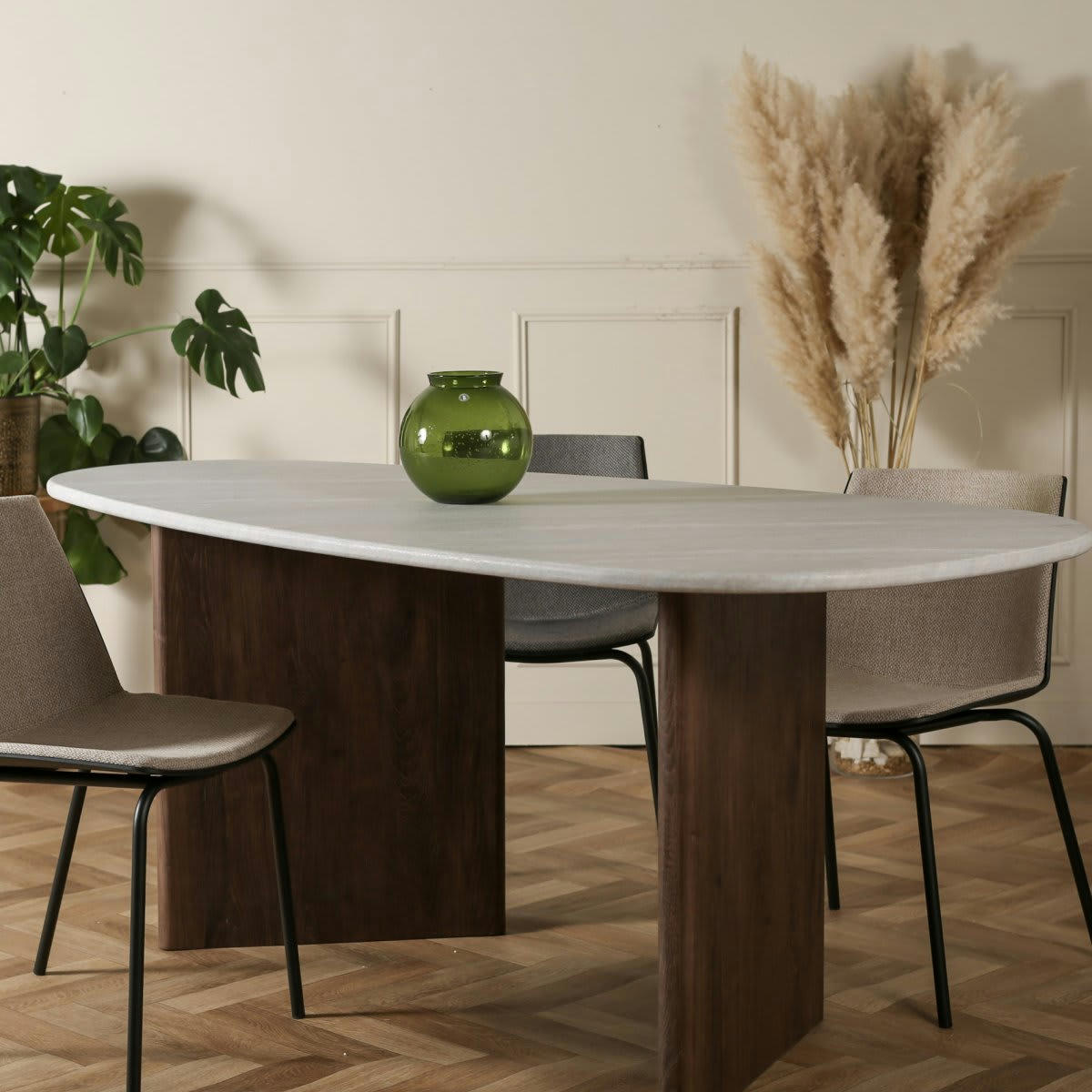 MADOLYN - Table à manger design forme ovale effet pierre