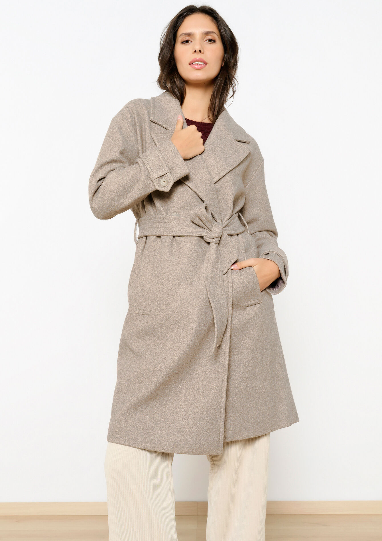 Halflange jas met riem