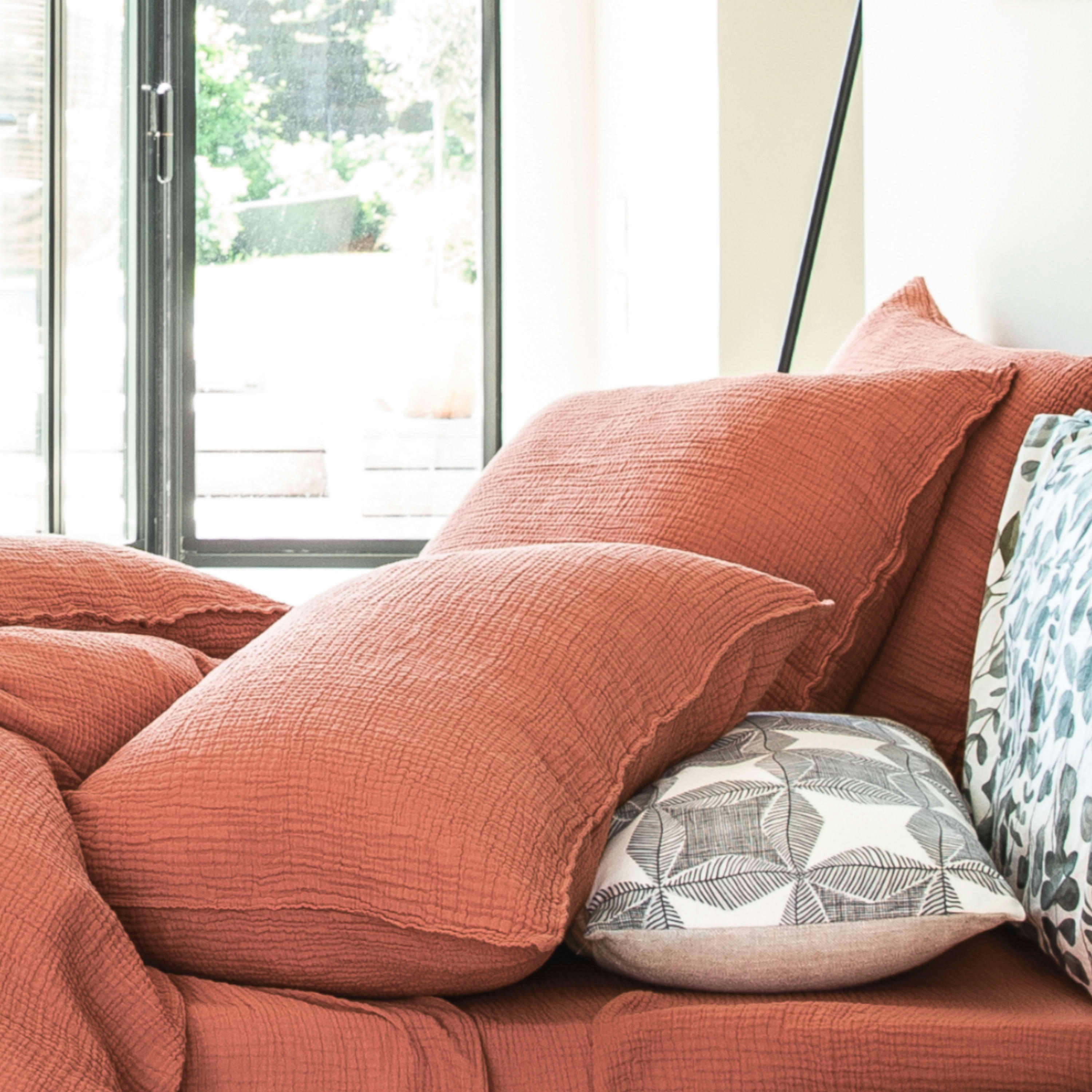 SIMPLEMENT GAUFRÉ - Taie d'oreiller en gaze de coton 65x65cm Terracotta