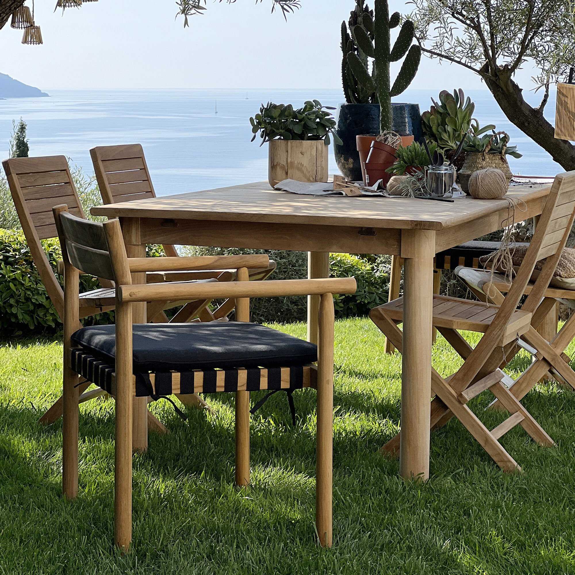 LIMYA - Fauteuil de jardin à sangles en teck - bois clair
