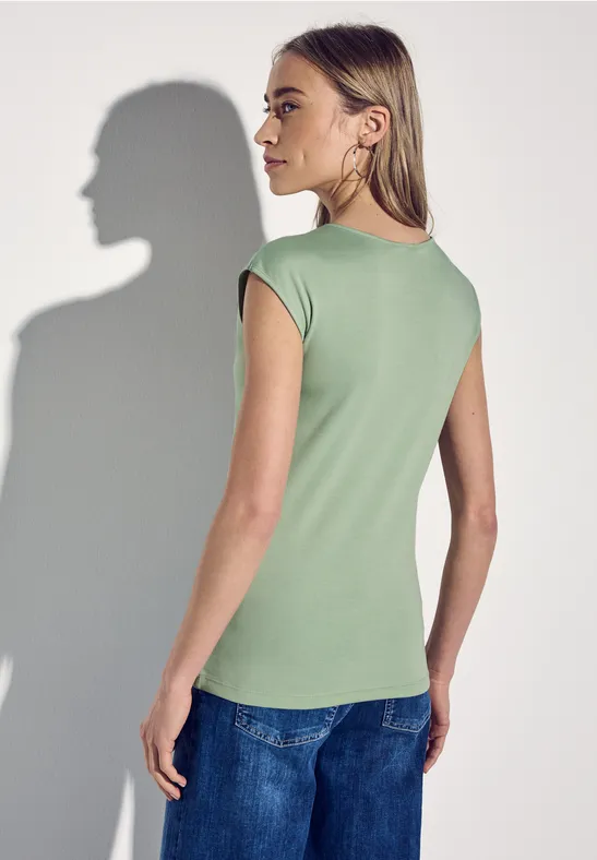 Shirt mit Diamant-Ausschnitt