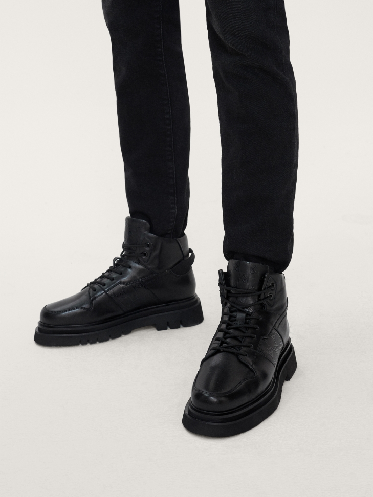 Men's black leather shoes with elements in KAZAR monograms