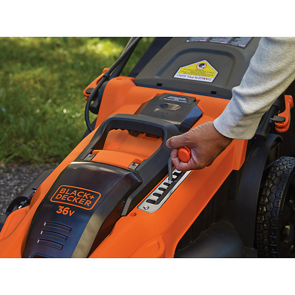 BLACK DECKER Tondeuse sans fil - 36 V - 2 x 2 Ah - 48 cm - 7 hauteurs réglables de 38 à 100 mm - 2 batteries
