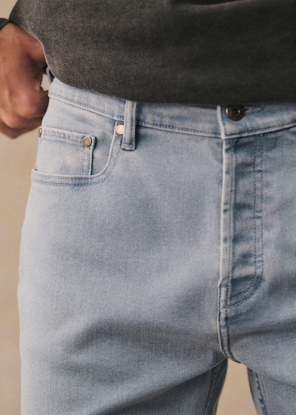 Avi Slim Jeans