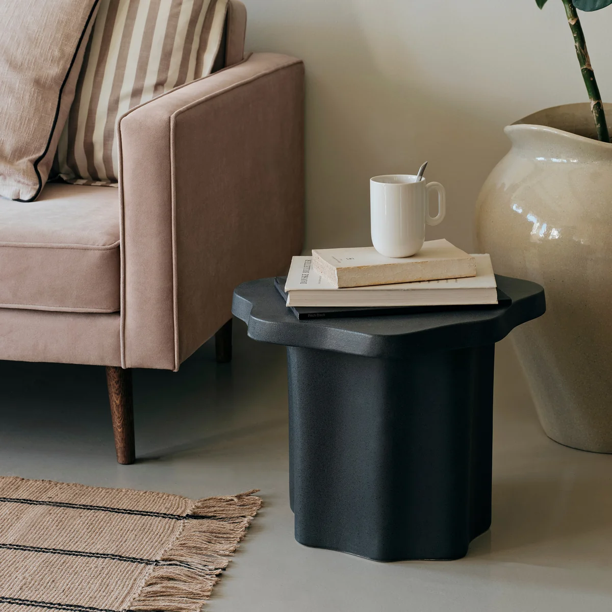 Broste Copenhagen - Sonja Beistelltisch H 36 cm, schwarz, matt