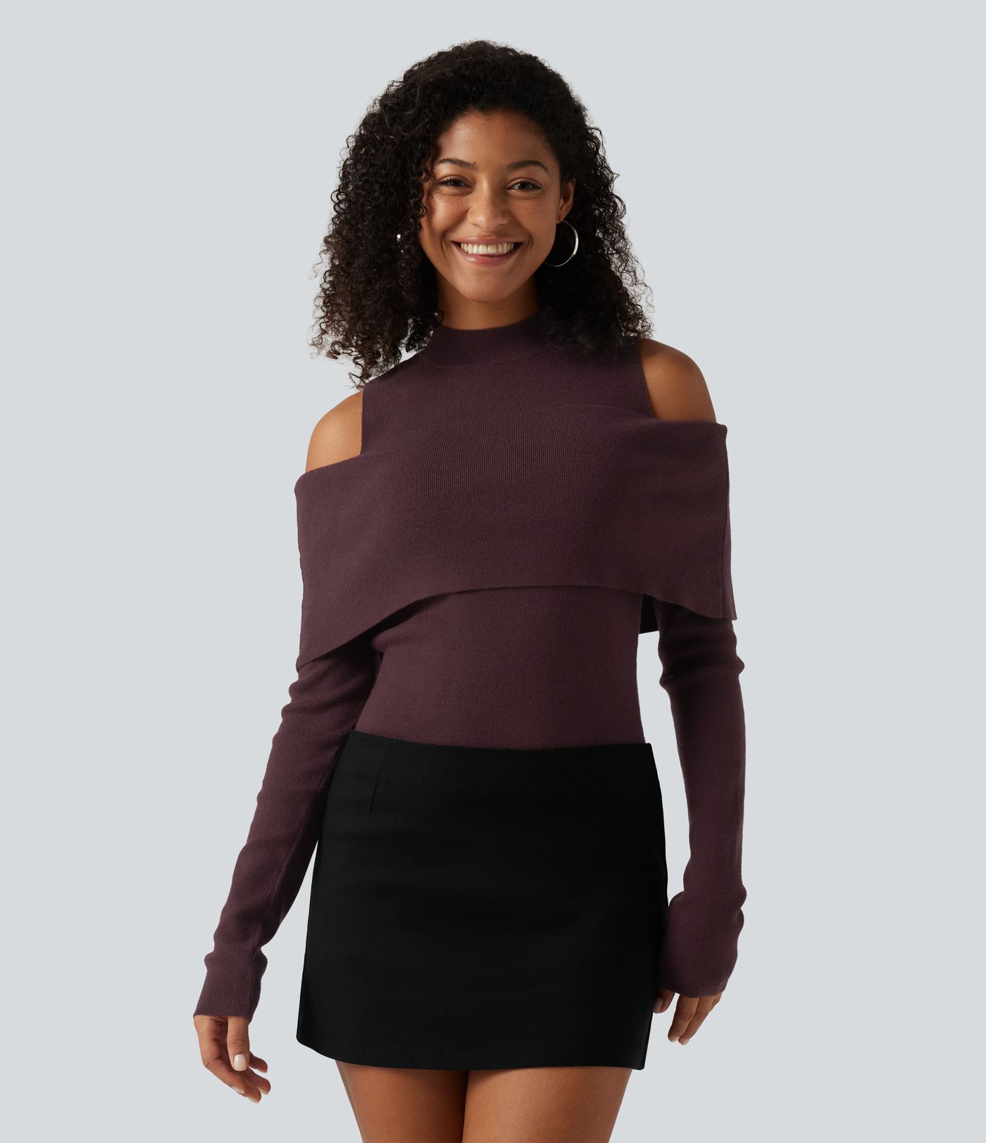 Pull ajusté à col montant, manches longues et découpe ajourée