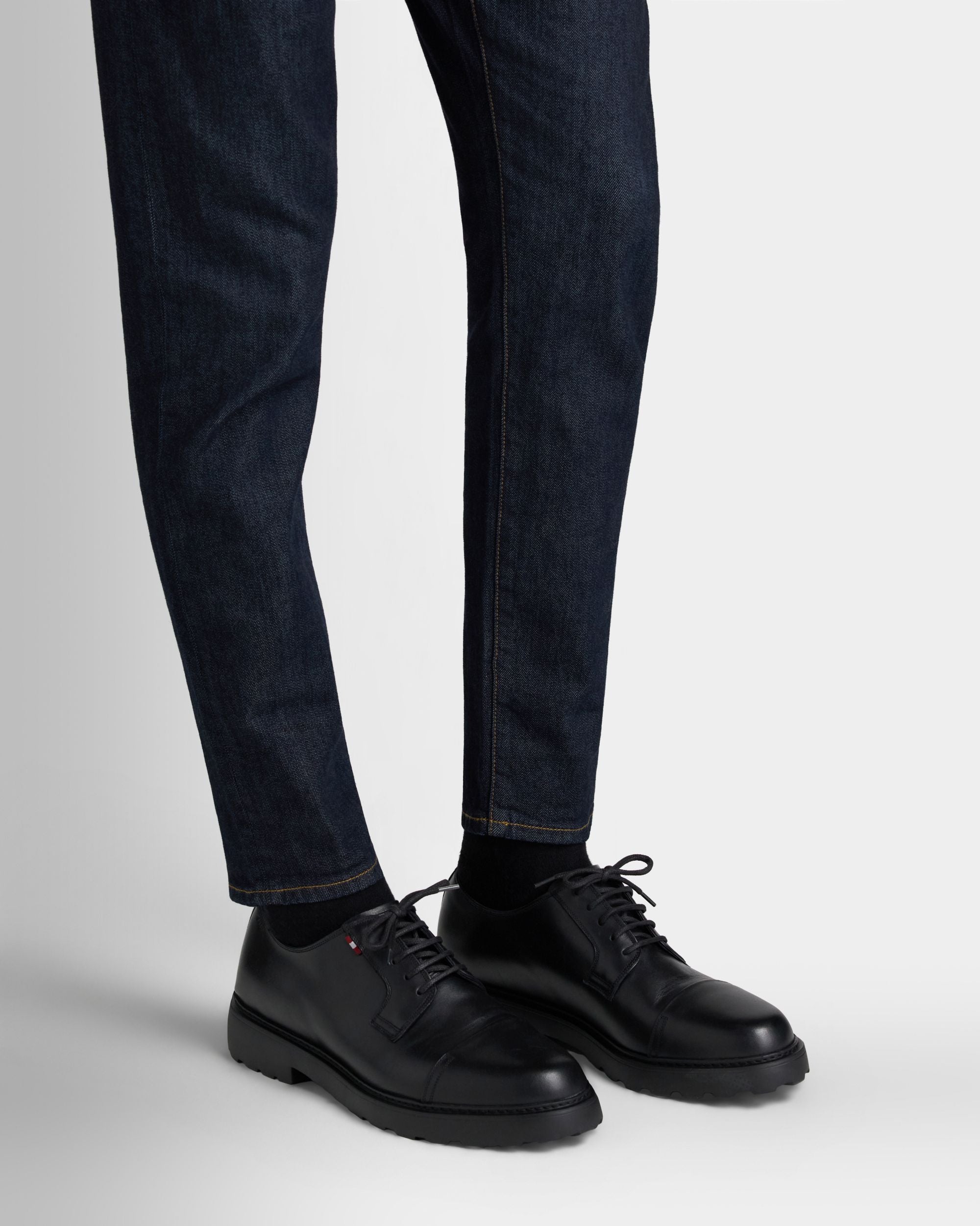 Gusto Derby-Schuhe Aus Leder In Schwarz