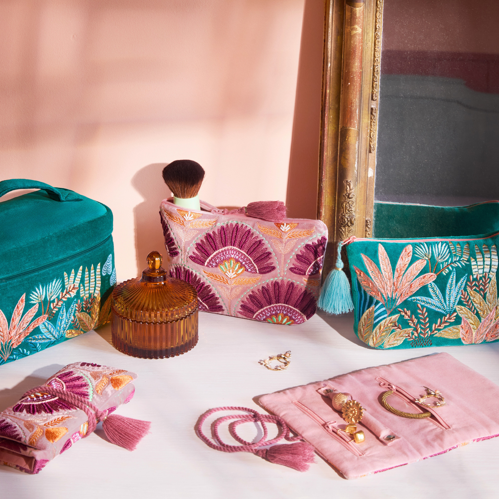 Trousse velours brodé Rêve de lotus