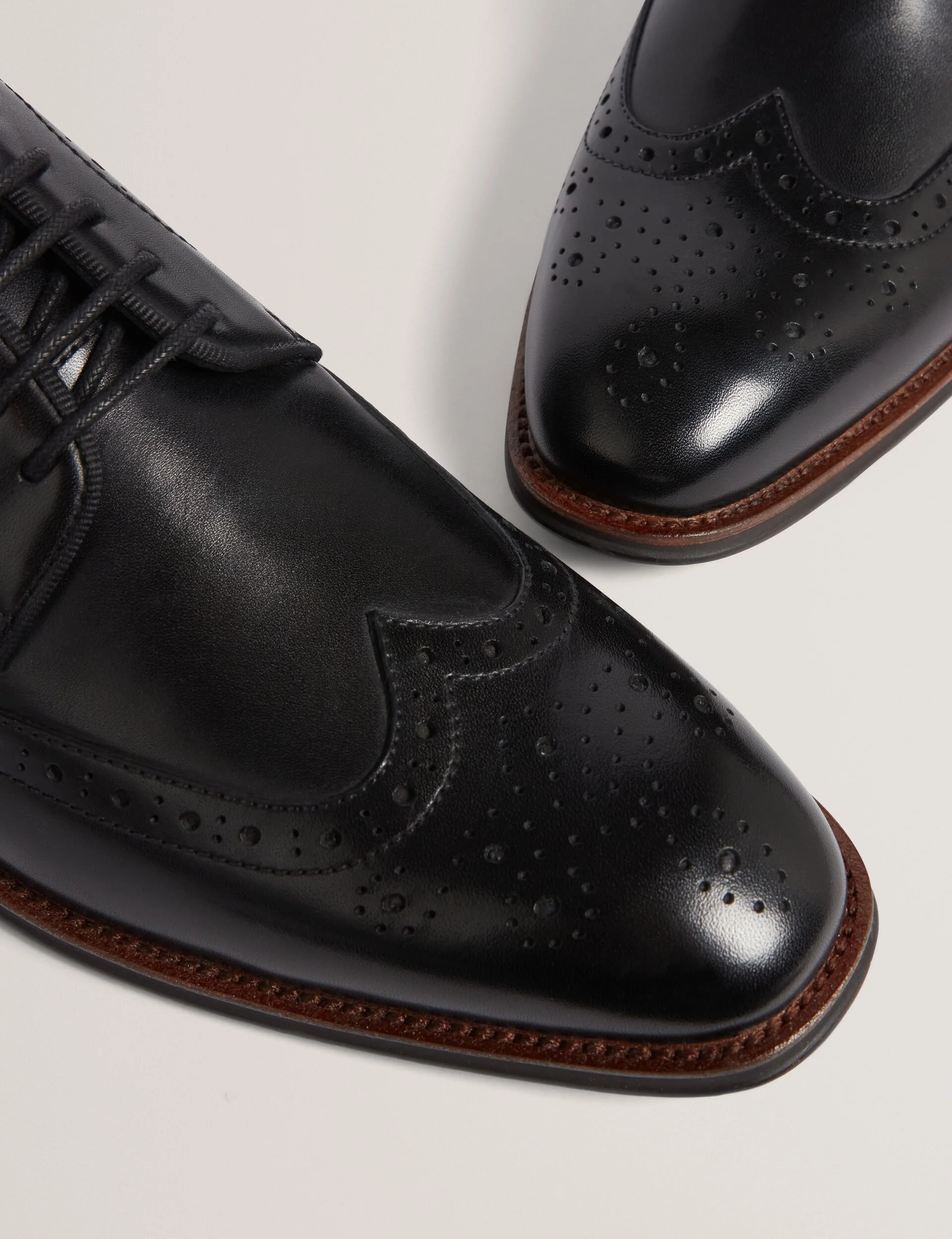 MARKUSE | BLACK