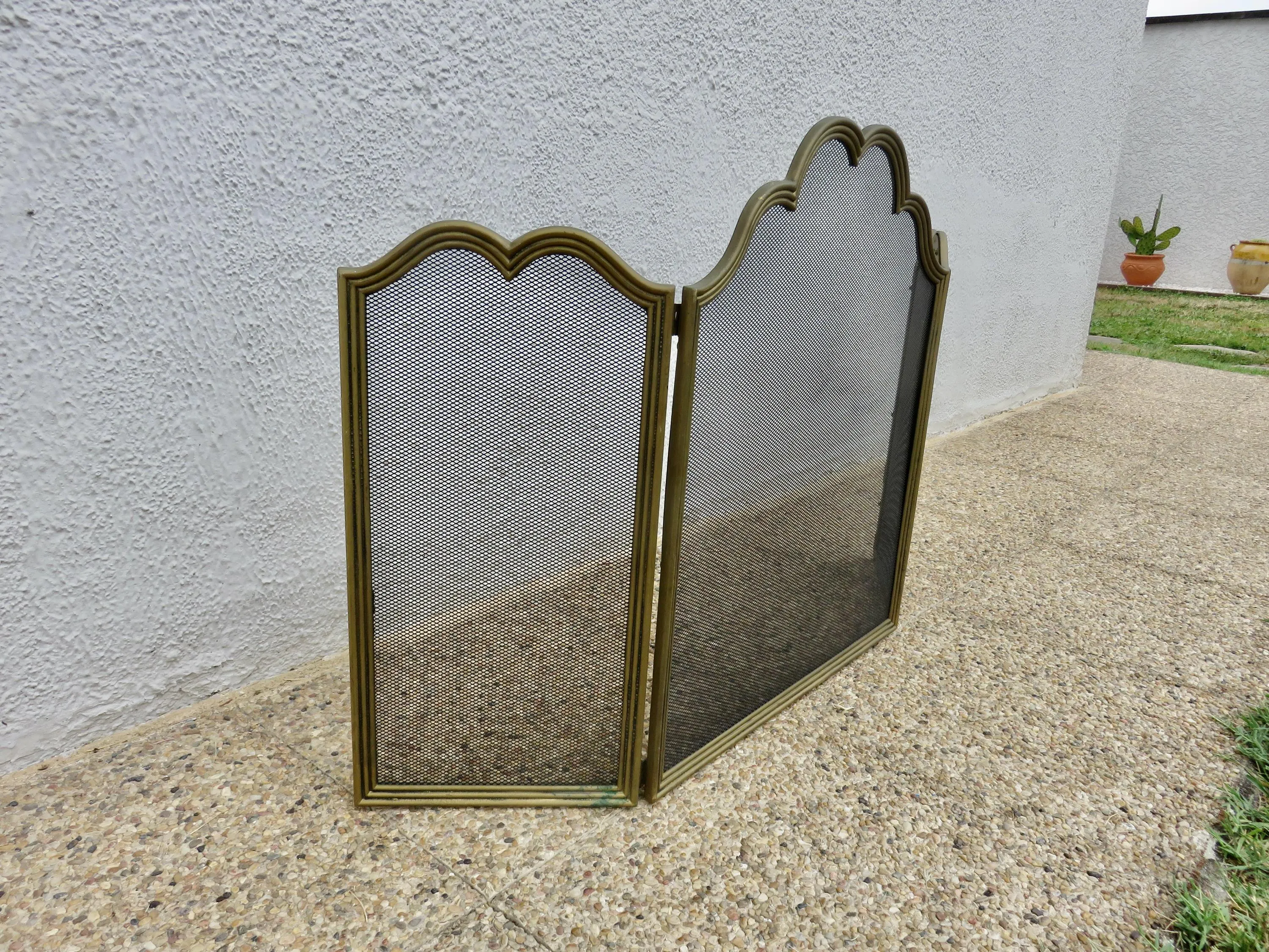 Fireplace fire screen, spark guard 