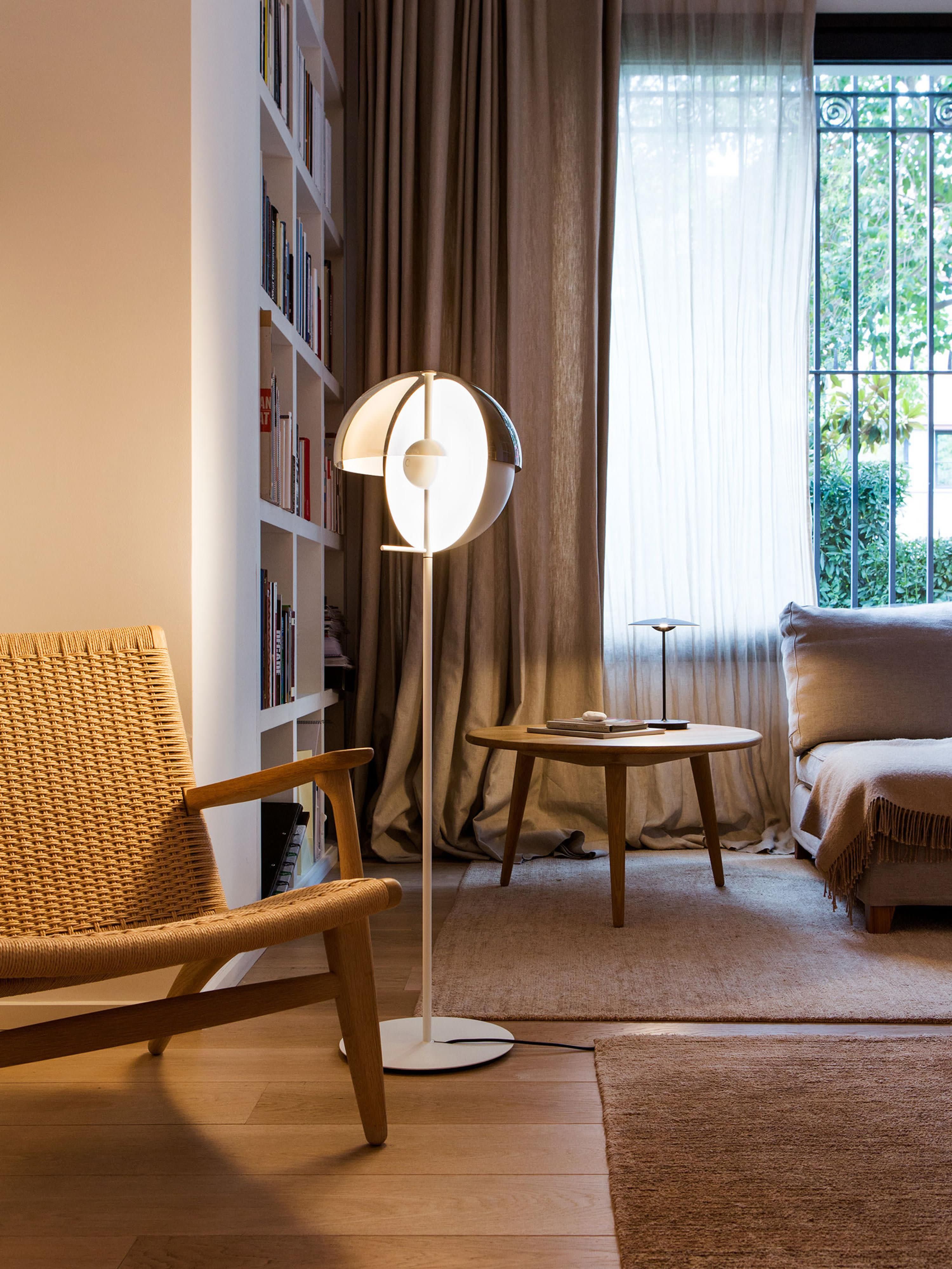 Kleine dimmbare LED-Stehlampe Theia