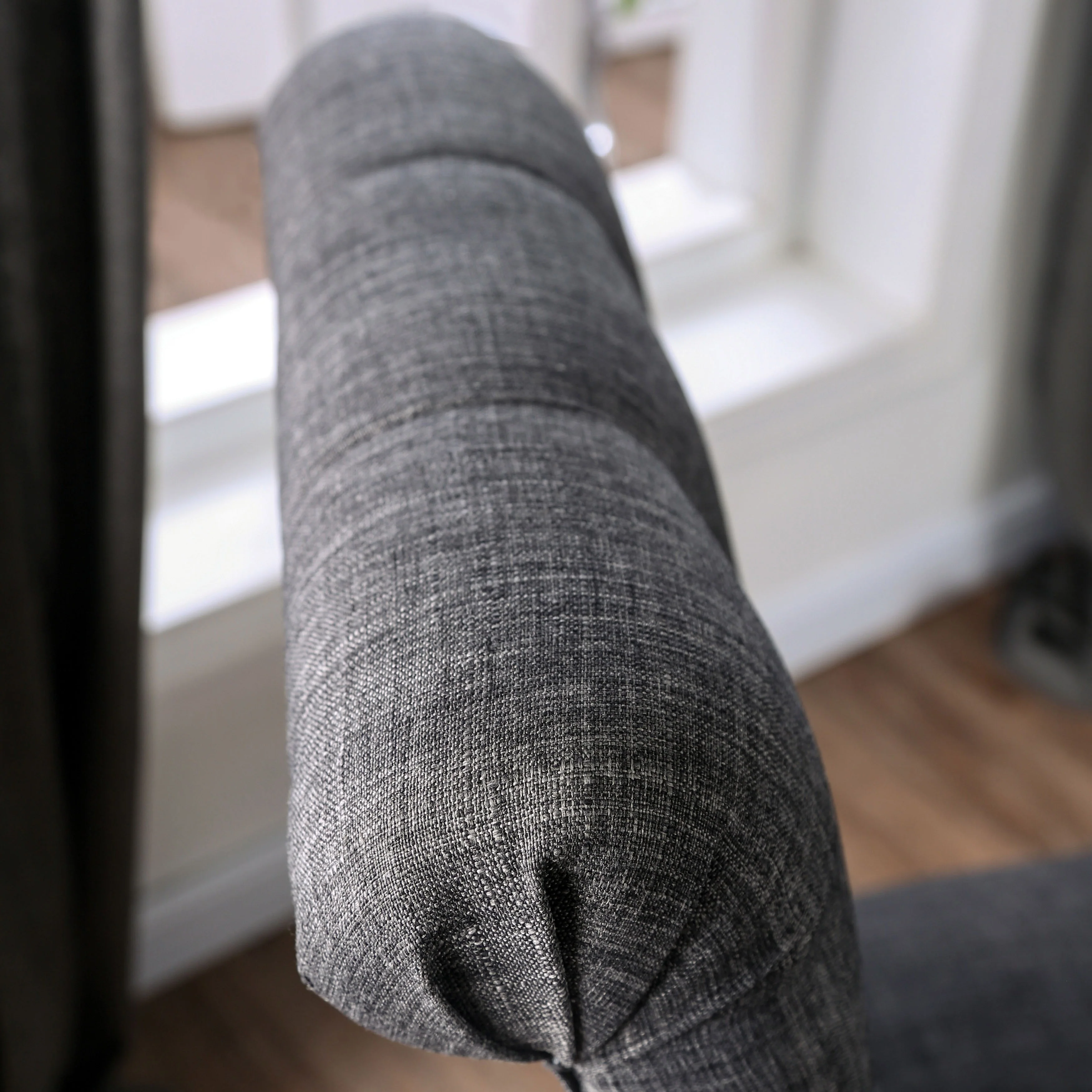 Fend Farmhouse Solid Wood 5-Piece Round Dining Table Set with Tufted Padded Chair by Furniture of America