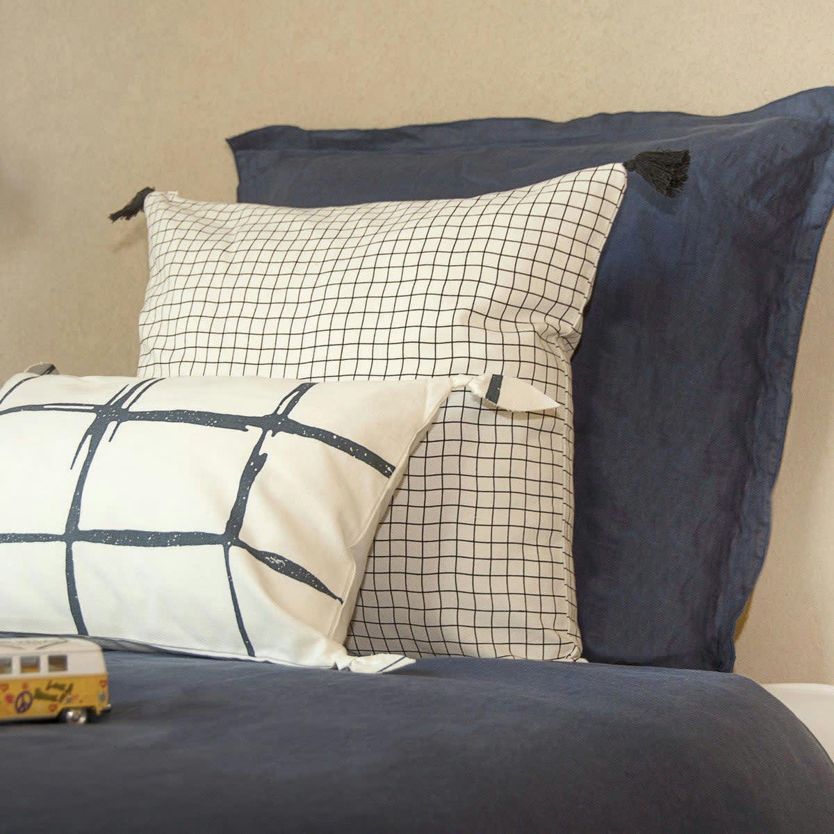 CHEST - Housse de coussin coton  50x30 bleu nuit