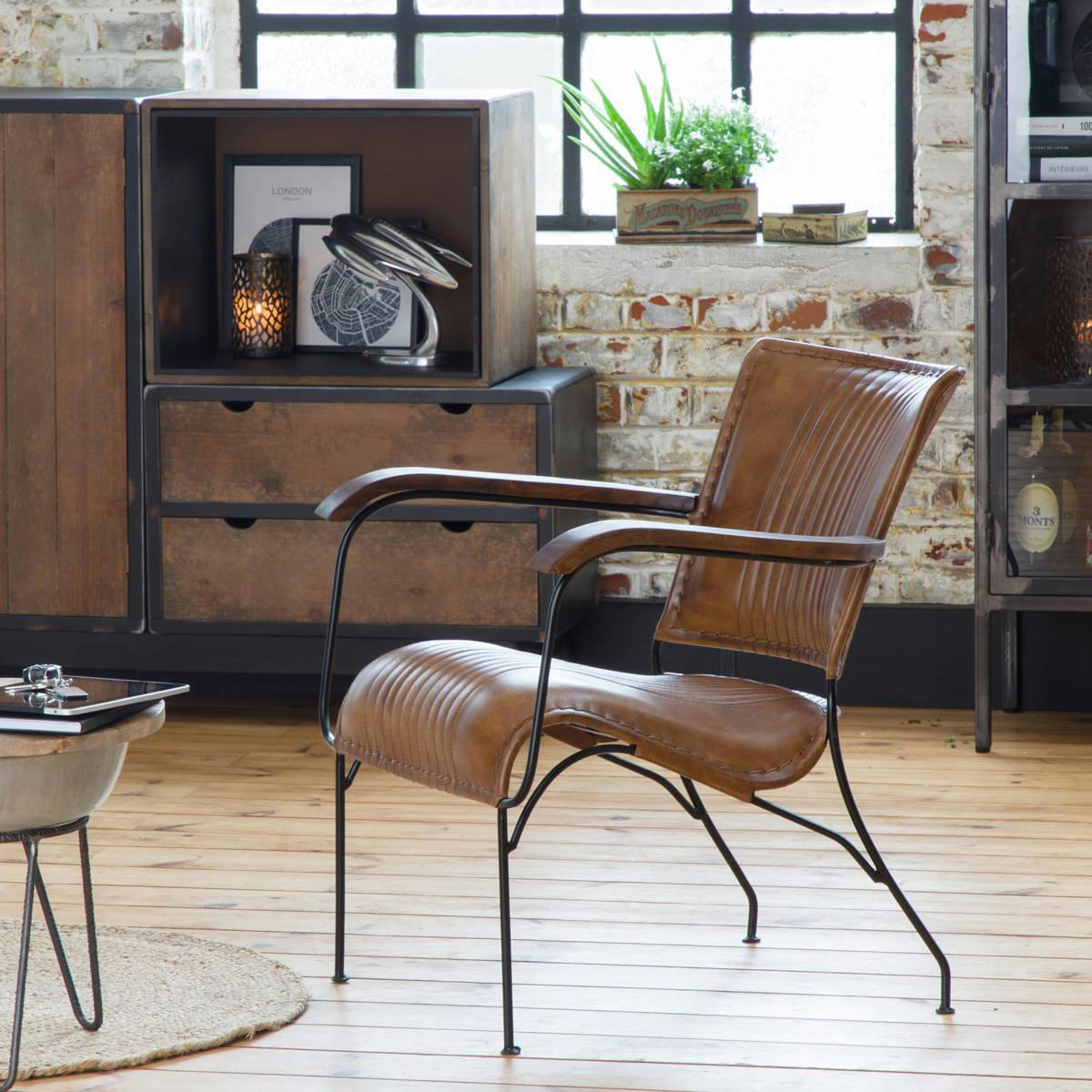 ROMANE - Fauteuil en cuir et croûte de cuir marron 65.5 cm