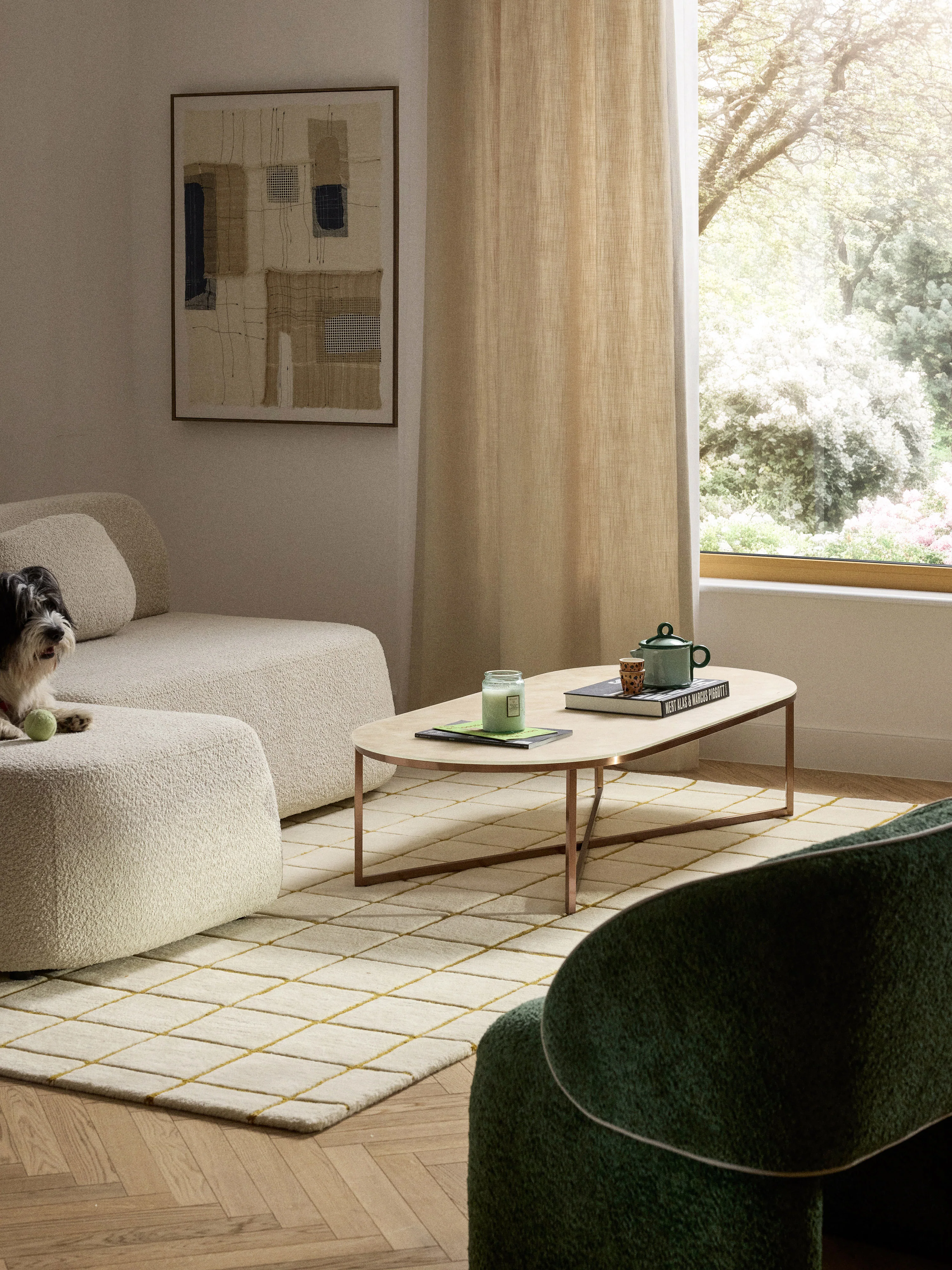 Ovaler Couchtisch Antigua mit Glasplatte in Marmor-Optik