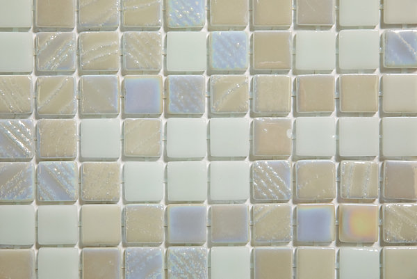 Mosaïque en verre pressé sur maille pour piscine 32.5cm x 51.5cm - Alves Blend White (0,167m²)