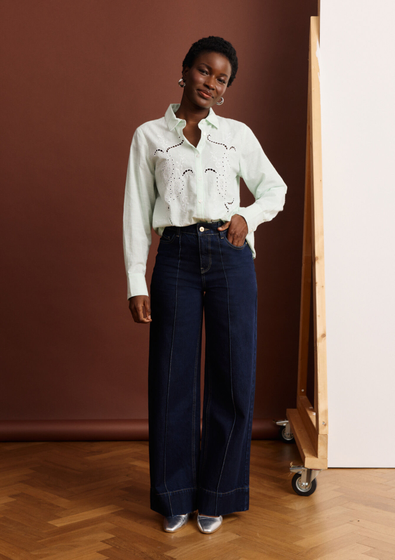 Wijde jeans met sierstiksels