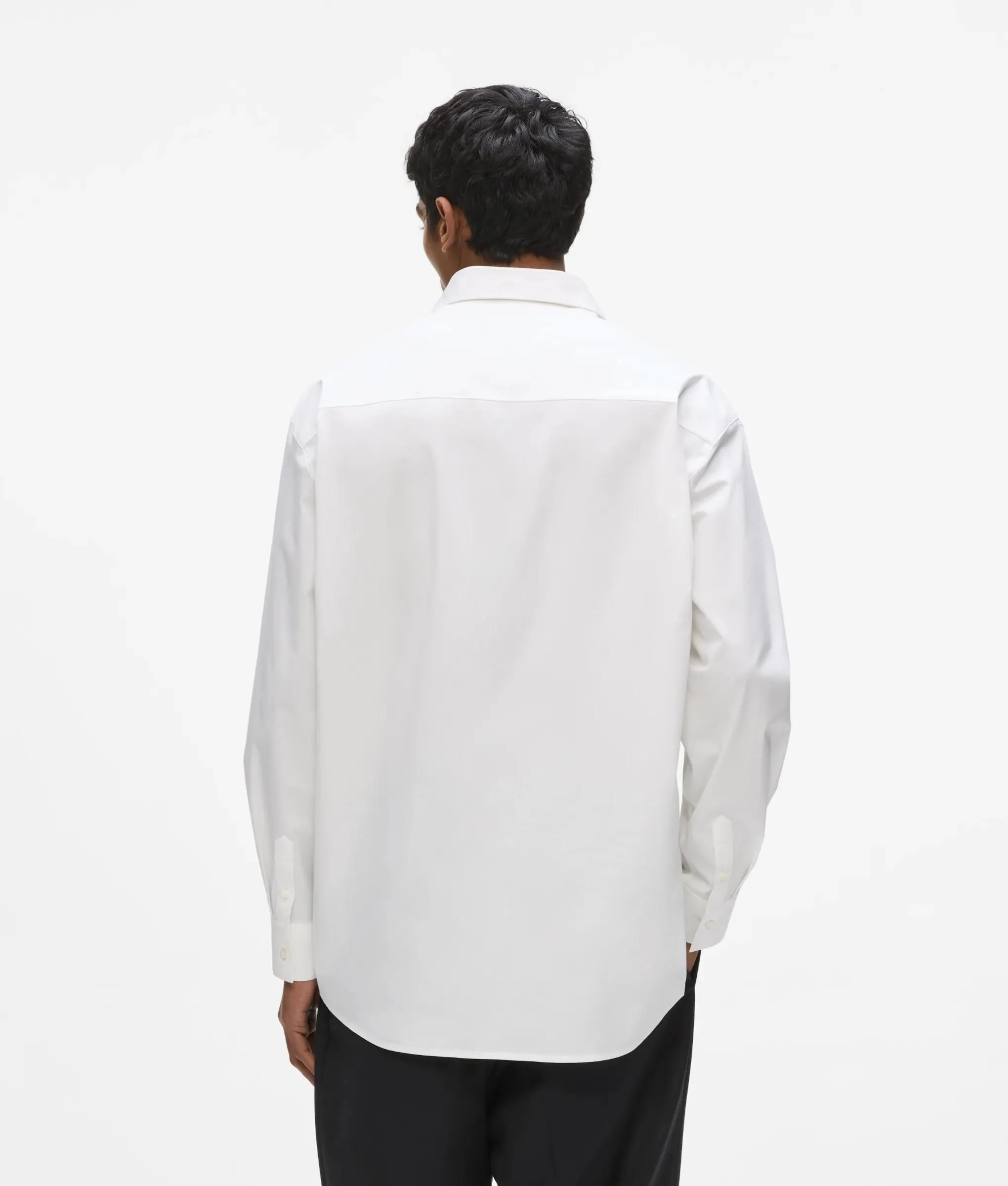 Chemise avec logo métallique