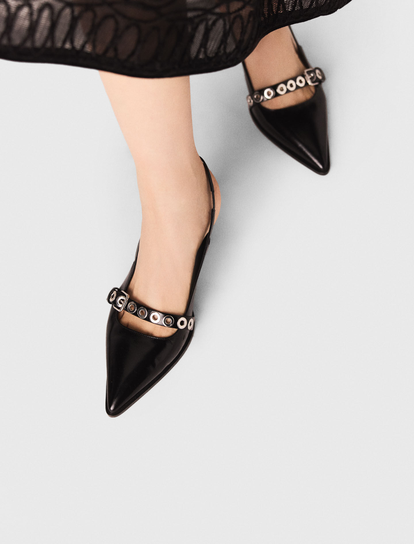 Escarpins en cuir à bride et œillets