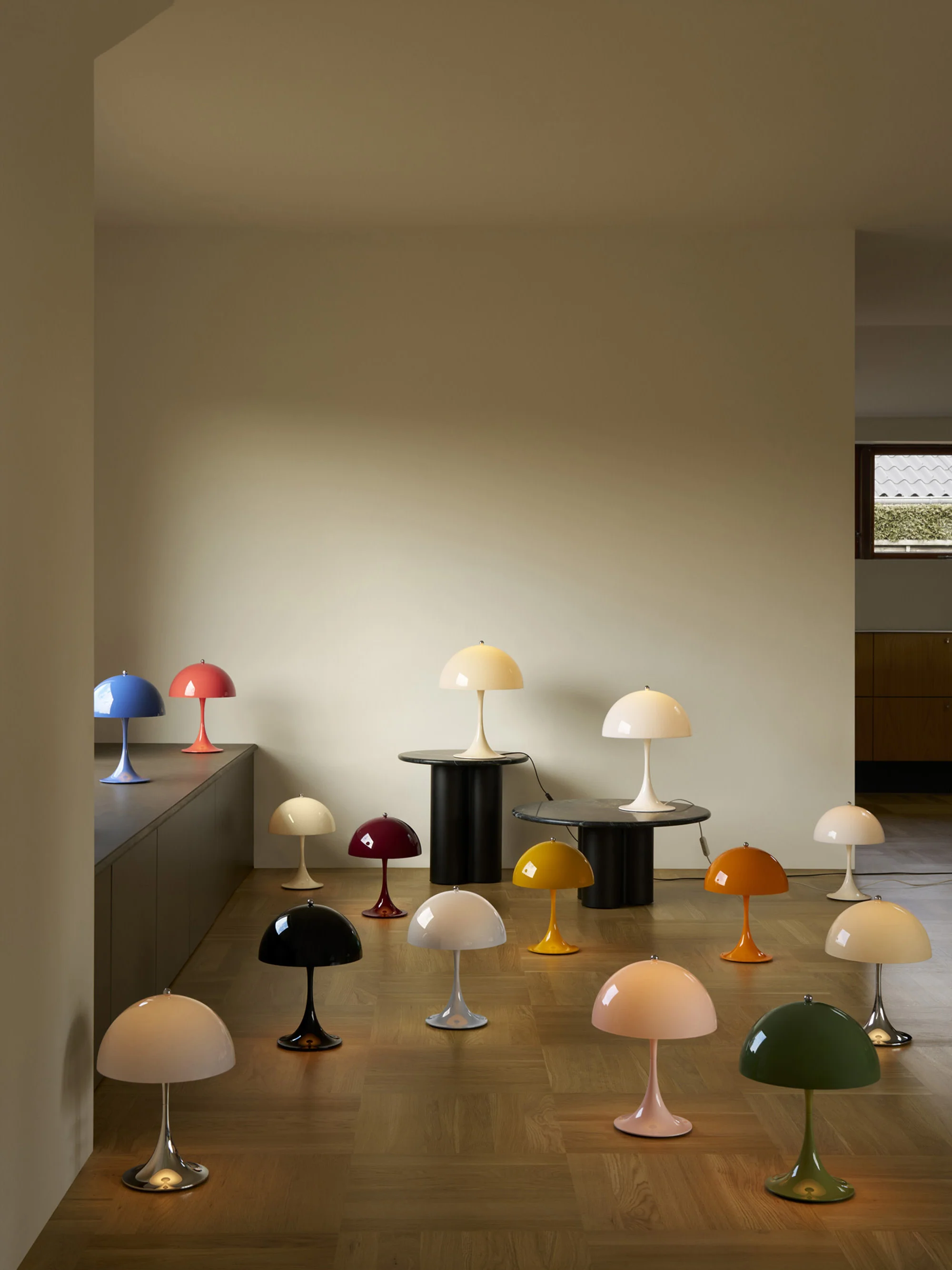 Mobile dimmbare LED-Tischlampe Panthella 250, Design Verner Panton