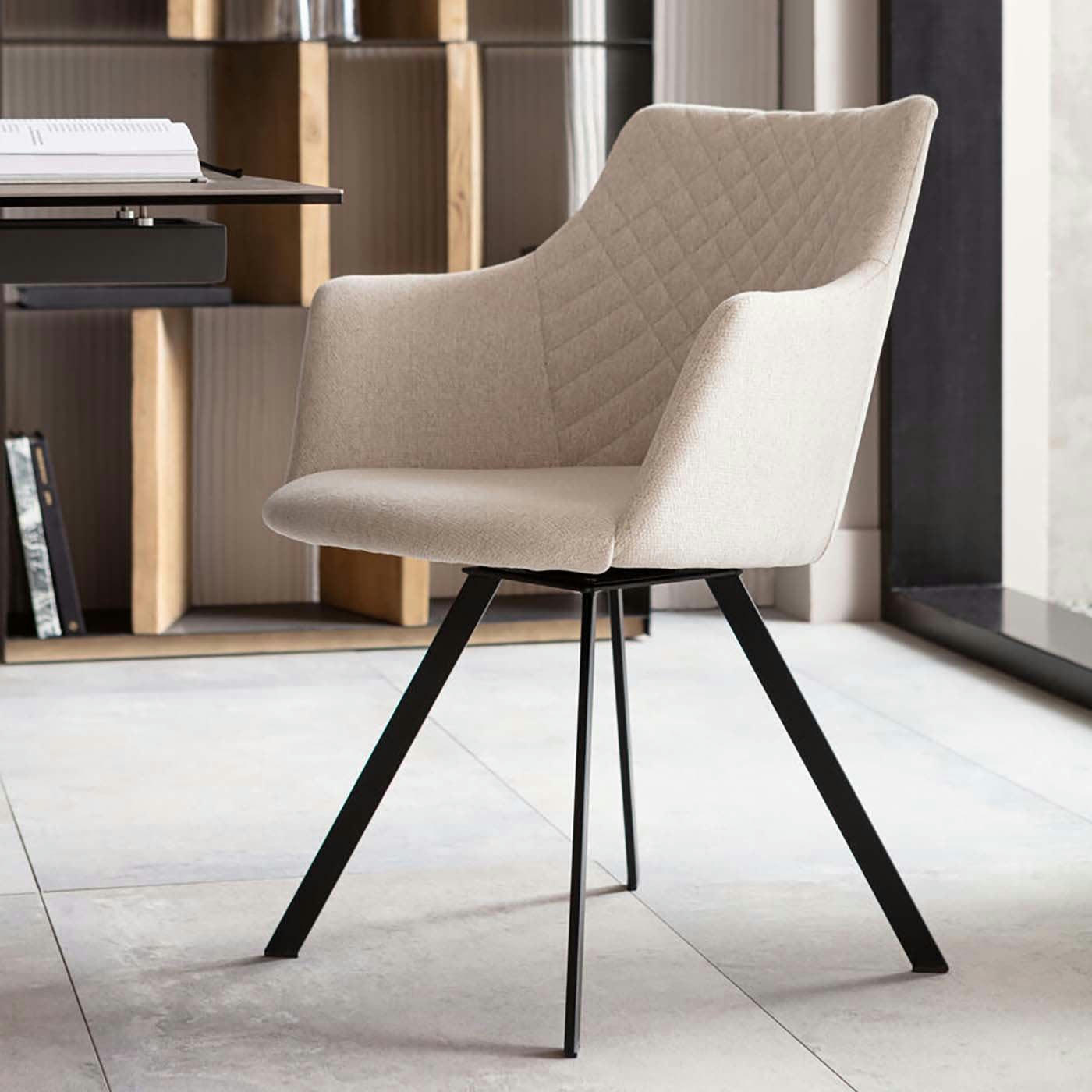 COCO - Chaise avec accoudoirs pivotante Coco crème Kare Design