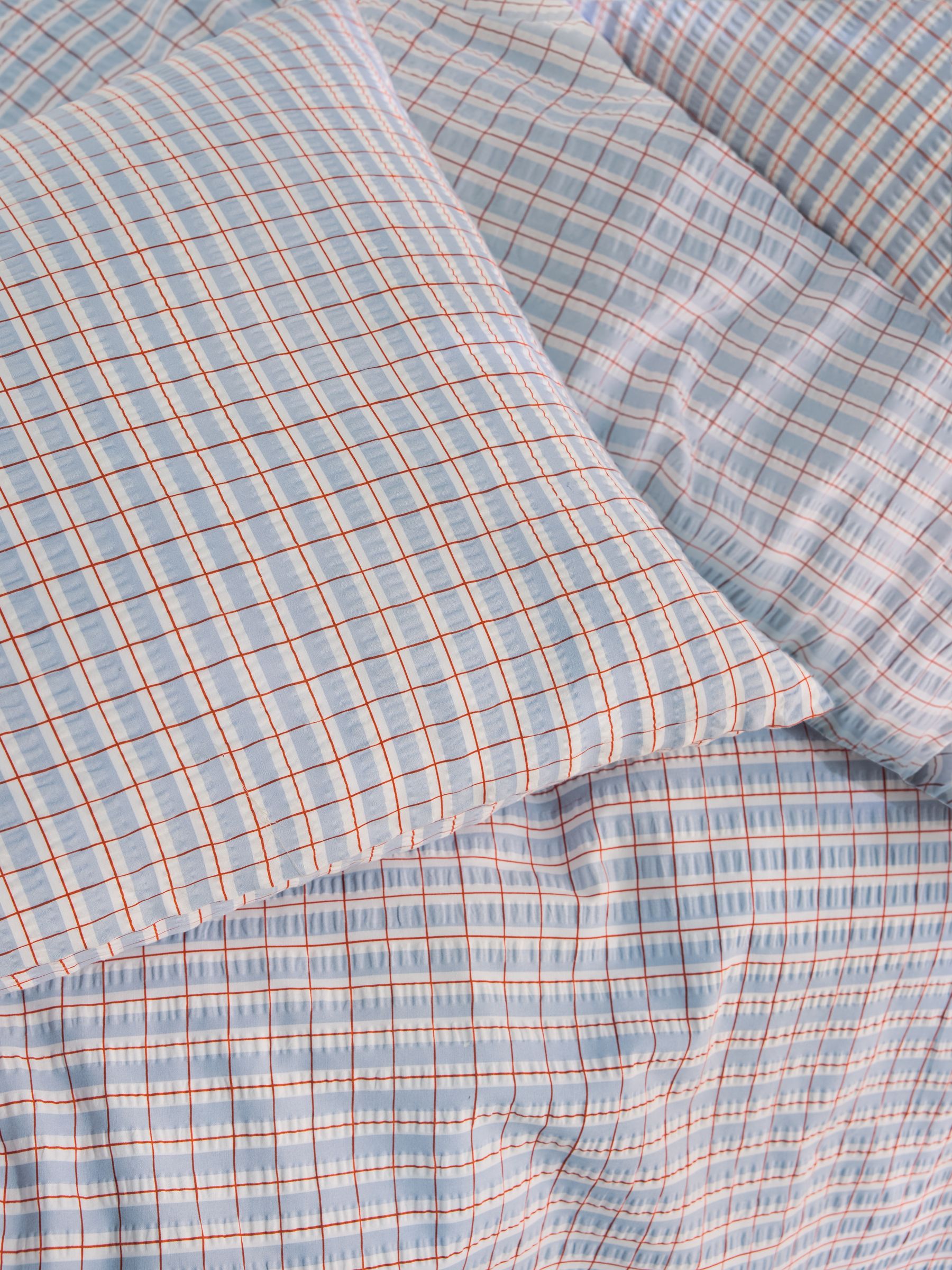 Felix Seersucker Duvet Cover and Pillowcase Set in Blue