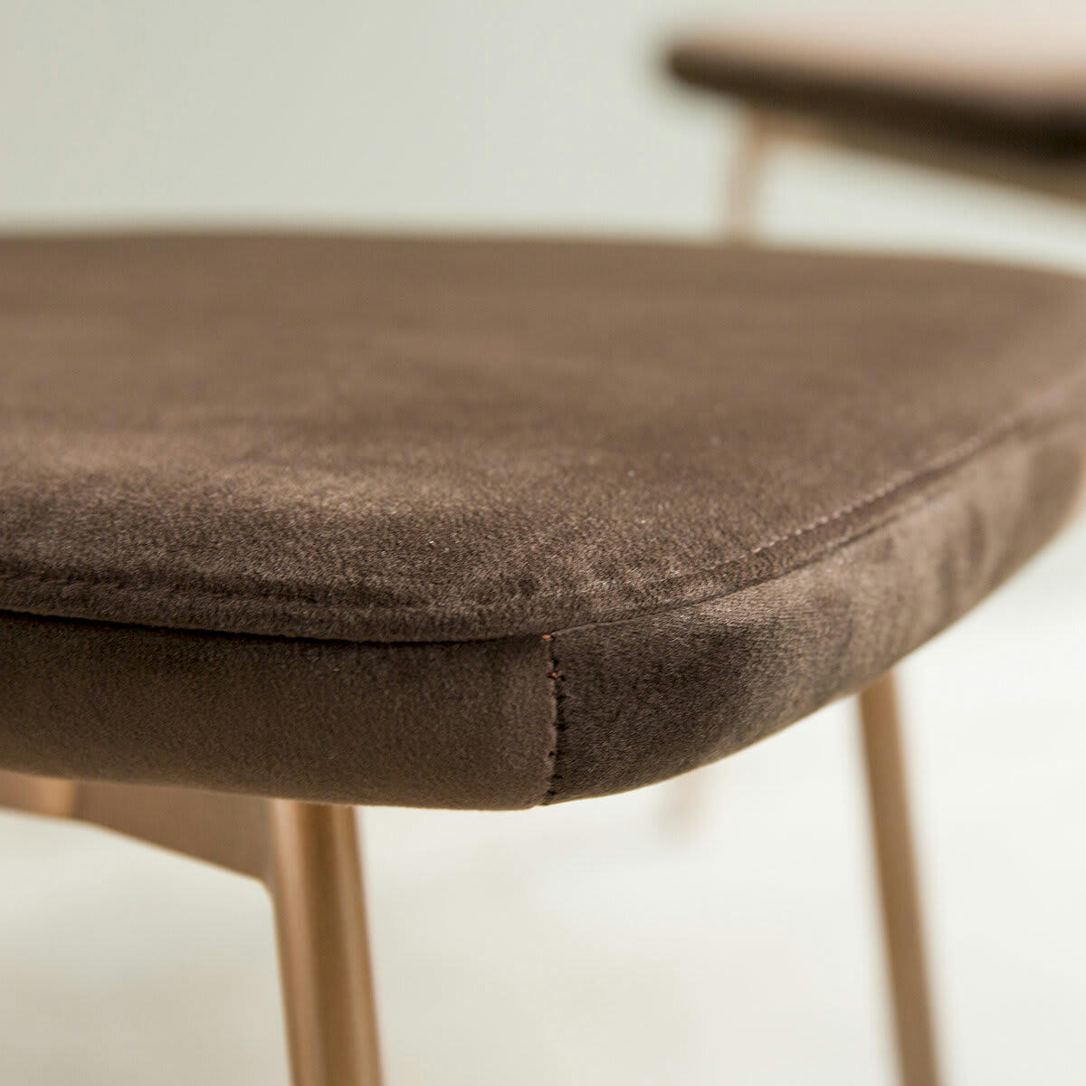 YUTAPI - Chaise brown en chêne