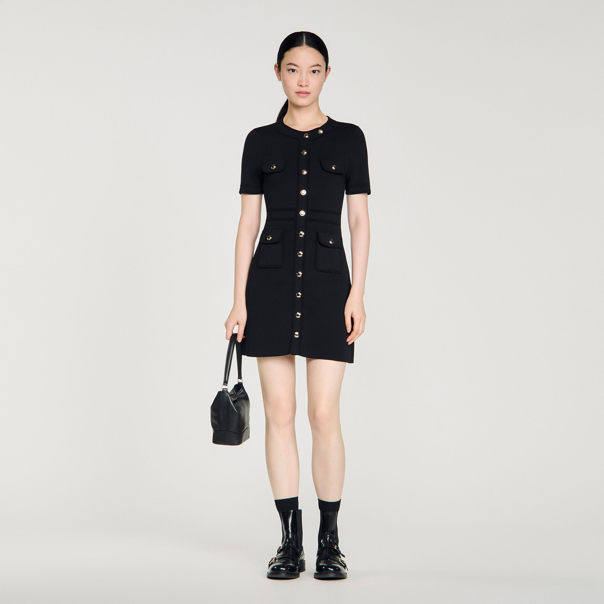 Robe courte en maille boutonnée