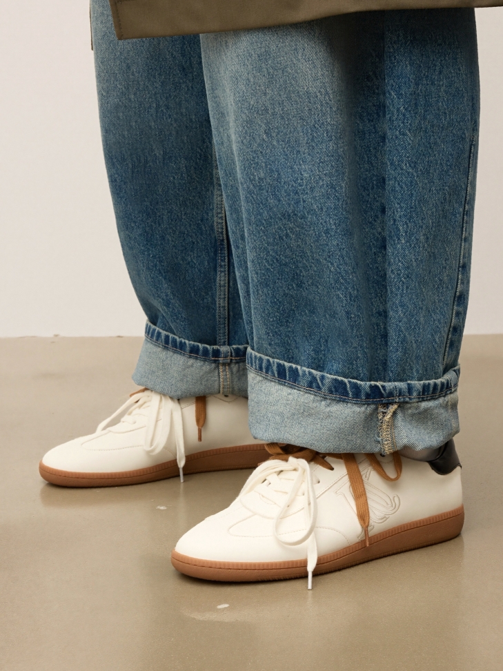 Luxury sneakers in white natural leather