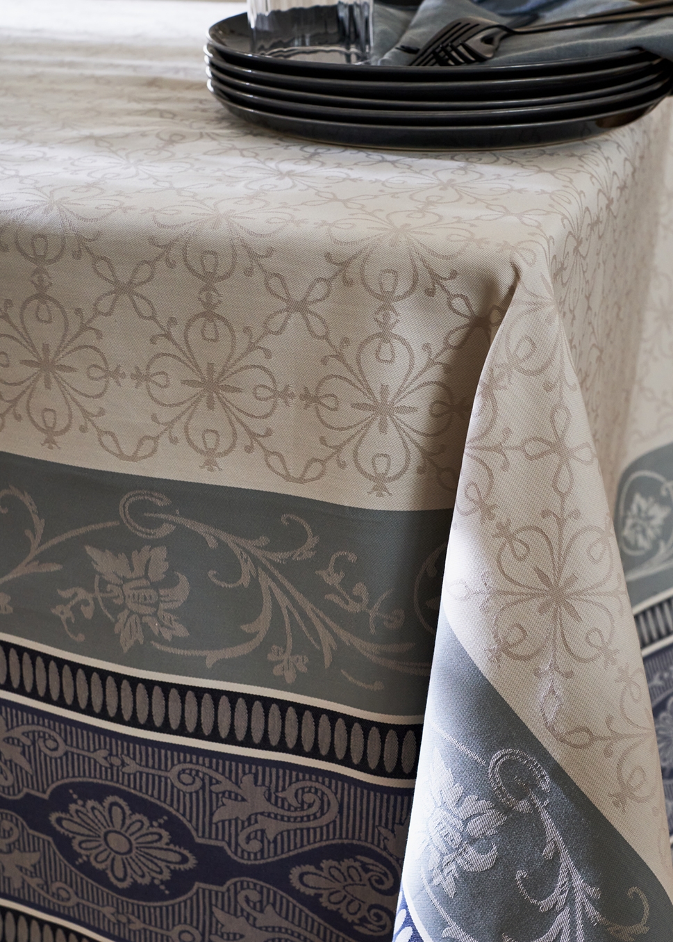NAPPE EN JACQUARD MULTICOLORE