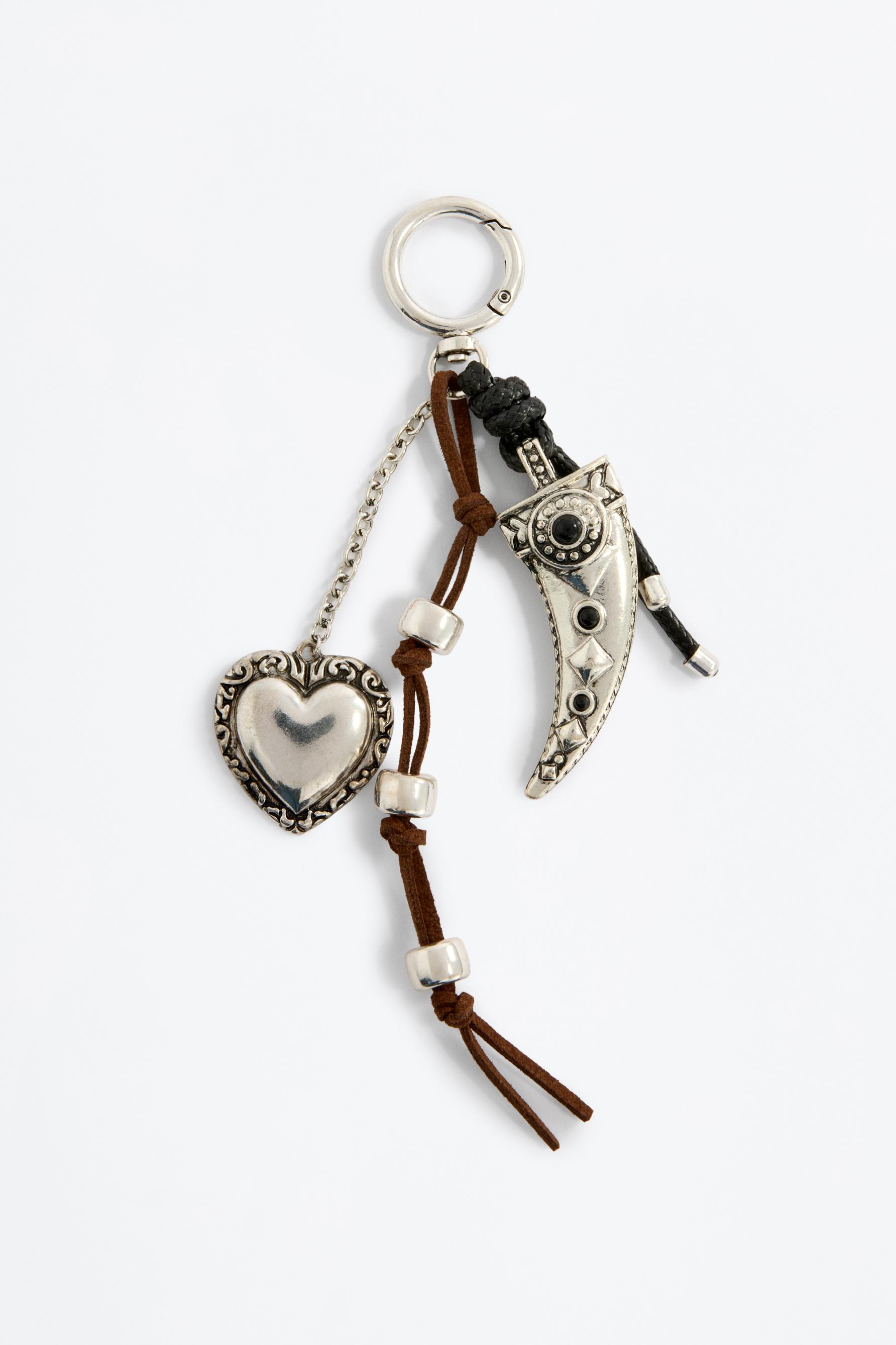 Lavero charms