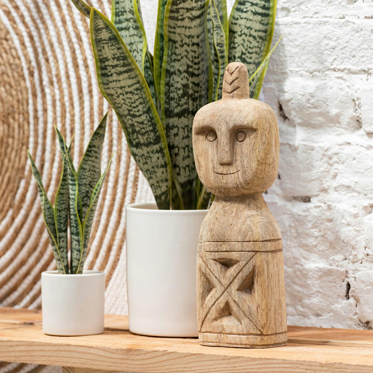 - Set de 2 masques en bois taillé à la main