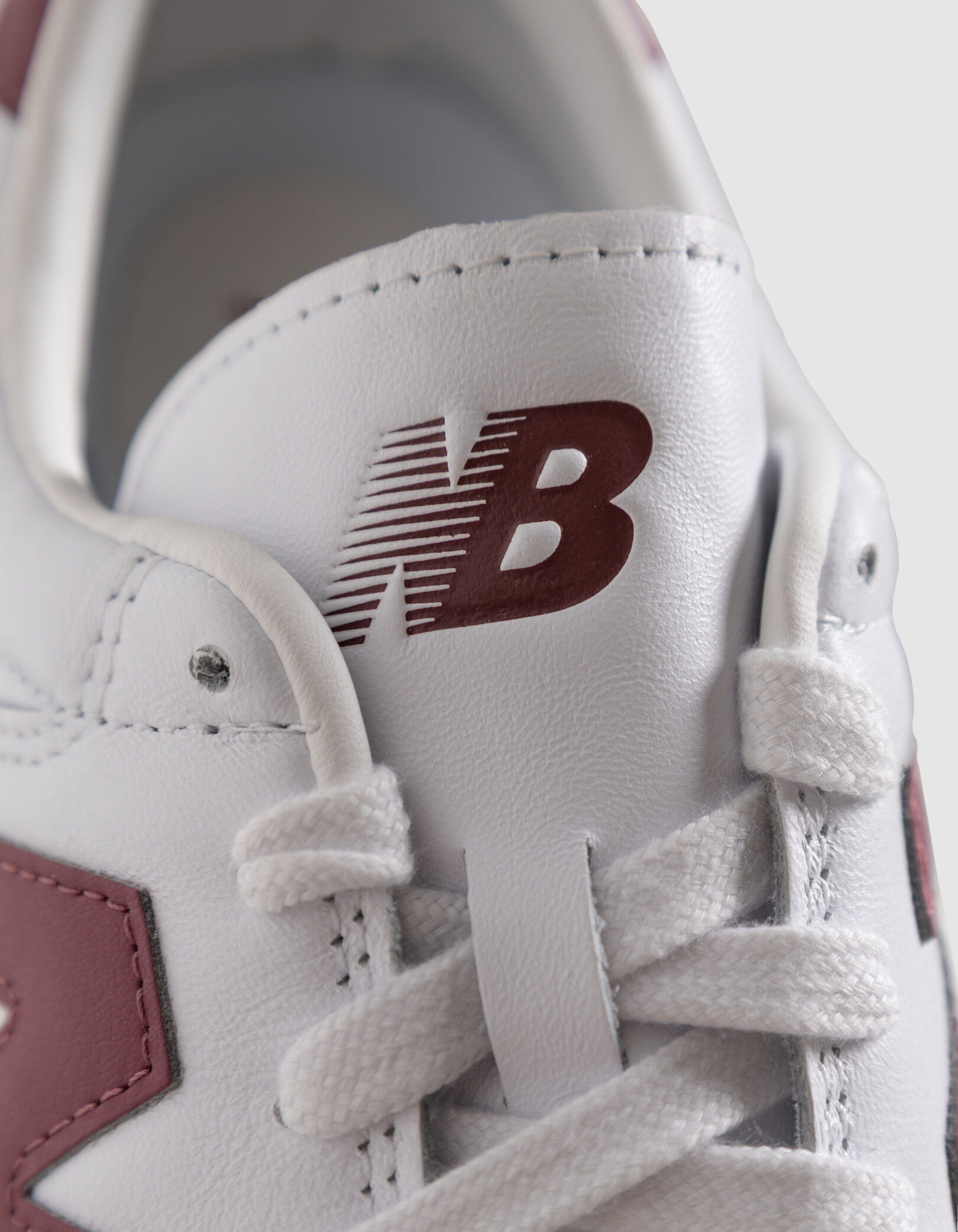Baskets blanches NEW BALANCE T500 Homme