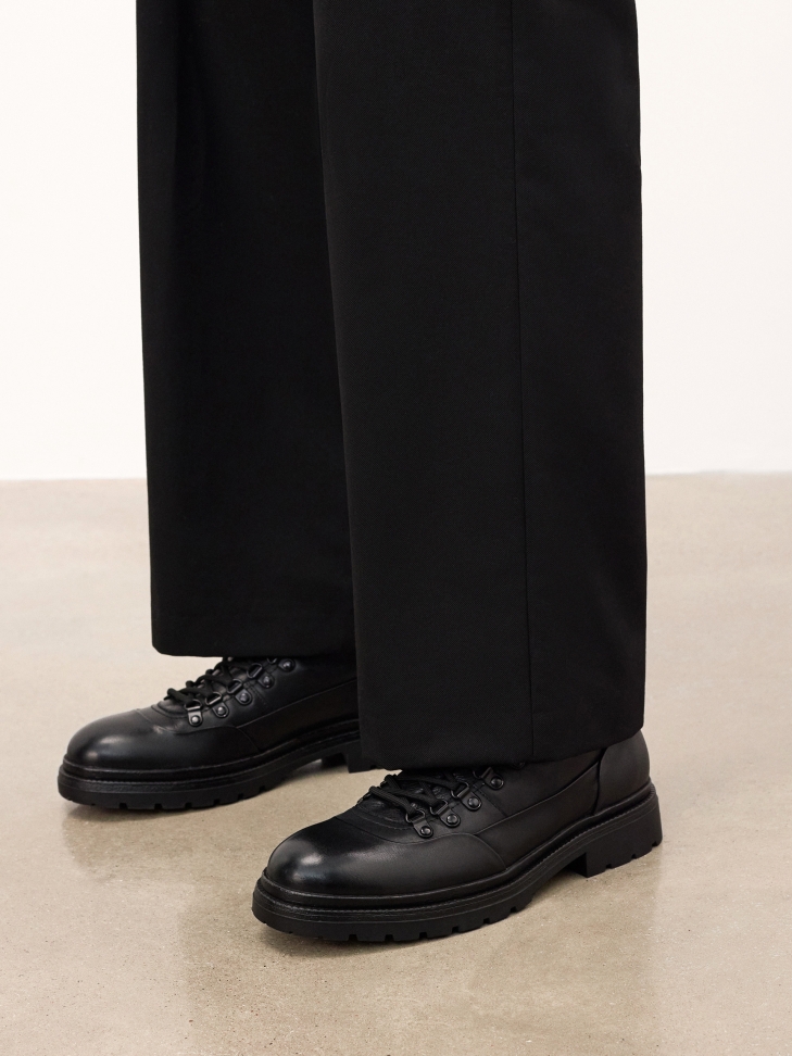 Black men's natural leather boots