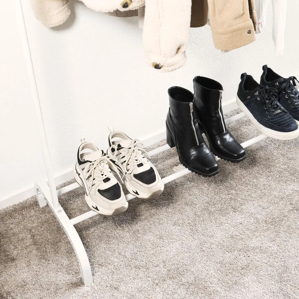 QUVIO Kledingrek met schoenen opbergruimte - Wit