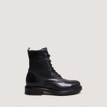 Boots à lacets et semelles crantéesen cuir noir | CELIMENE