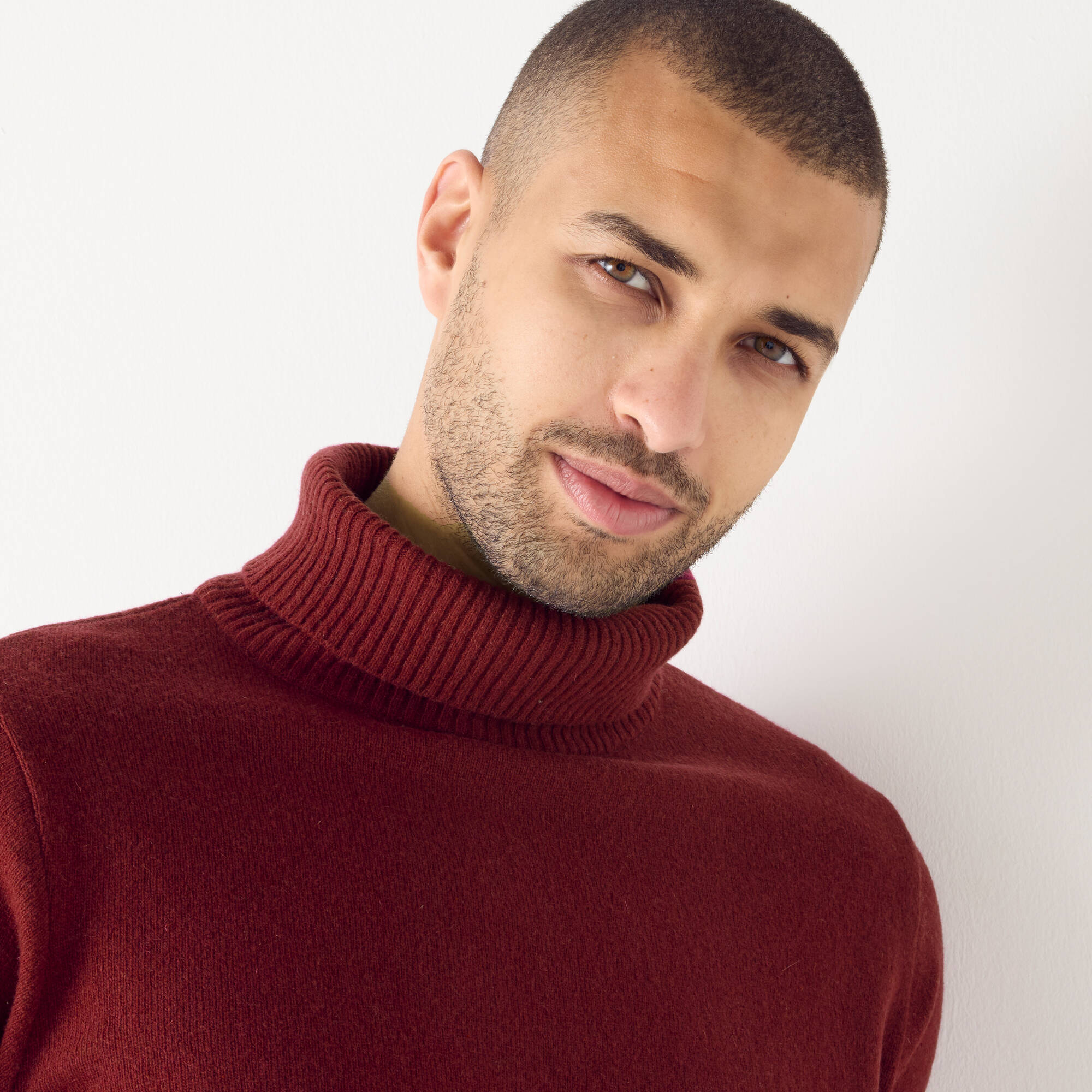 Pull col roulé en laine mélangée