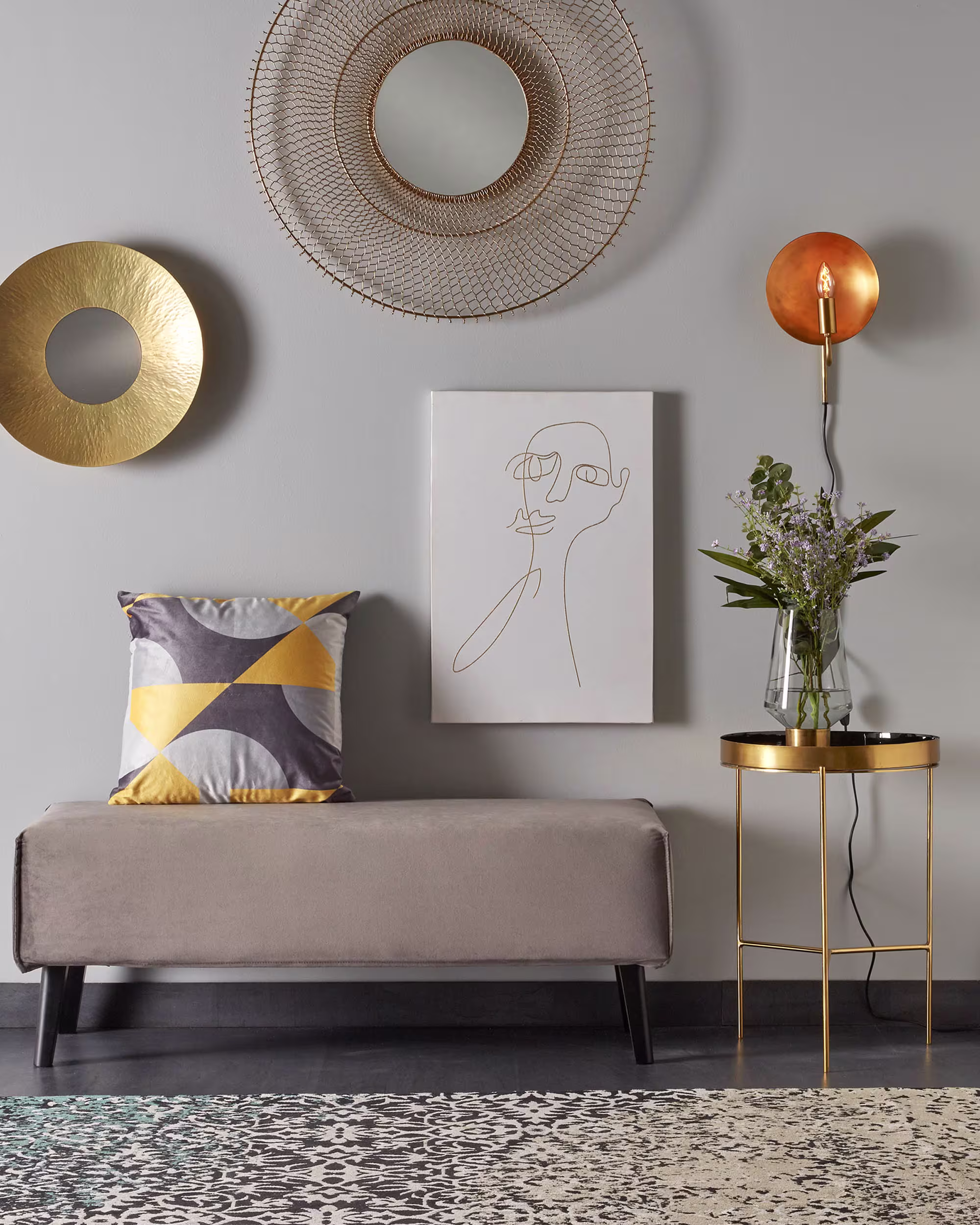 Banqueta Dyla terciopelo gris y madera maciza de haya 111 cm