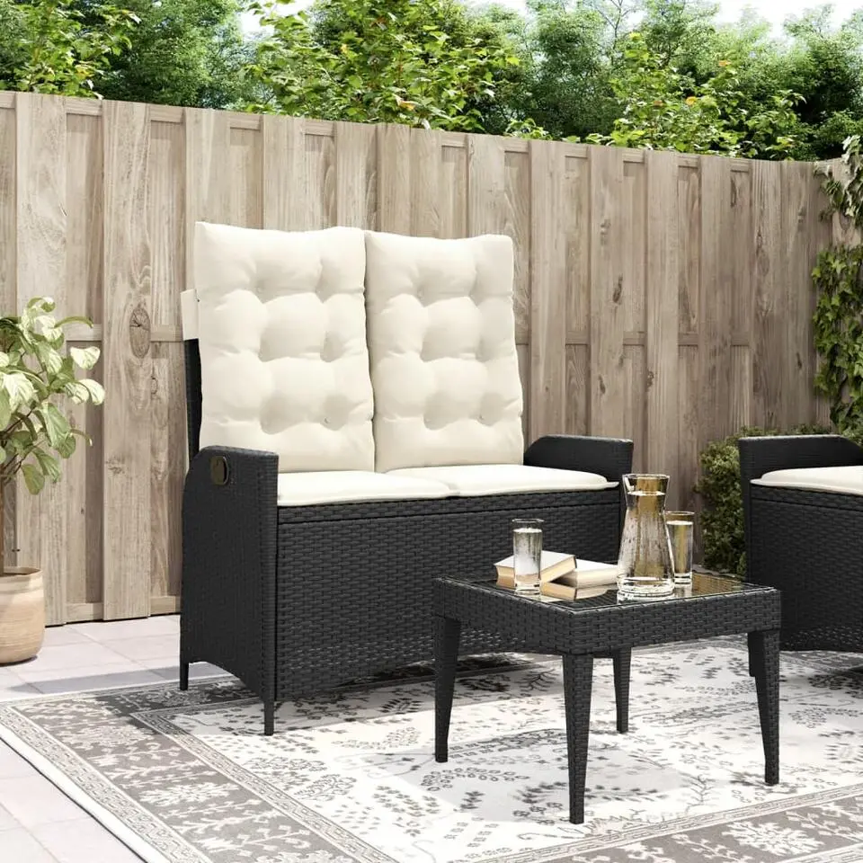 vidaXL - Verstelbare loungebank met cr&egrave;me kussens - Zwart rattan - 104x59x93 cm