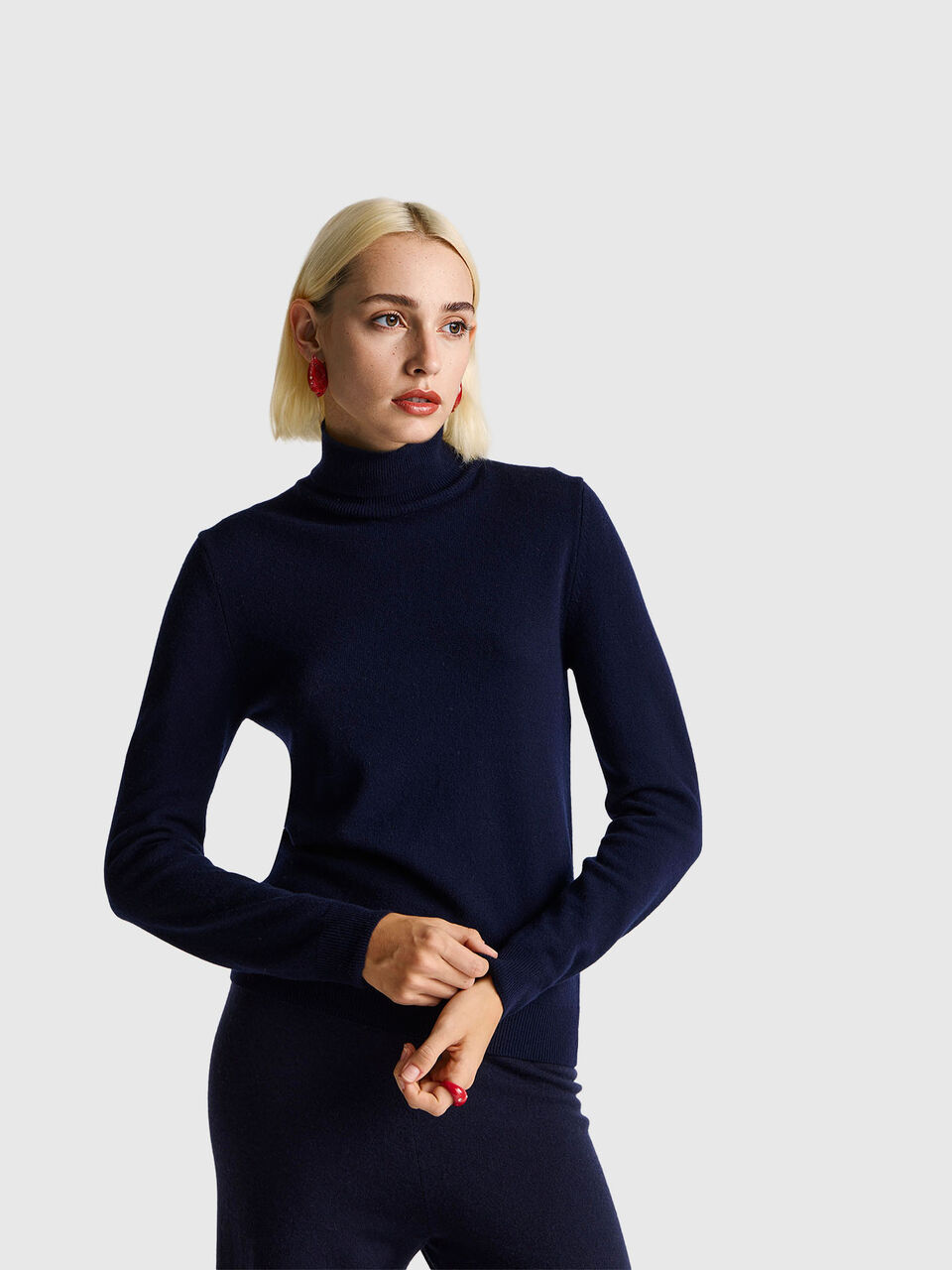 Dark blue turtleneck in pure Merino wool